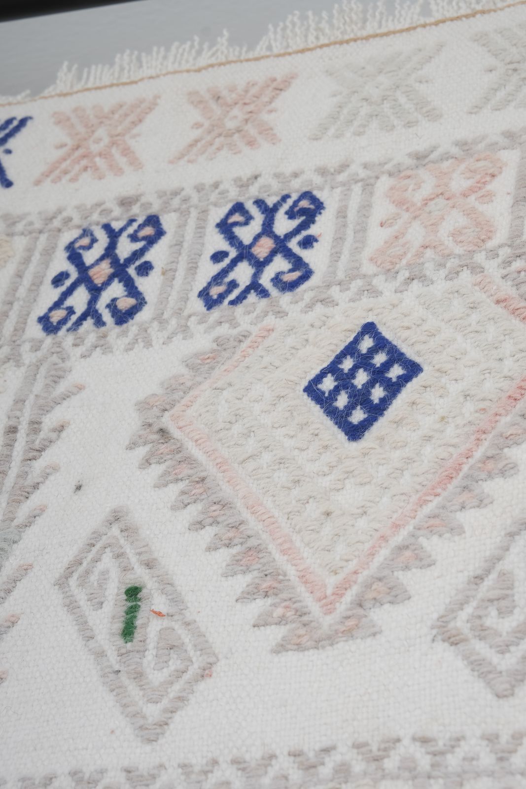 Textiles Turkish Faded Kilim Rug 4'1'' X 7'1'' photo