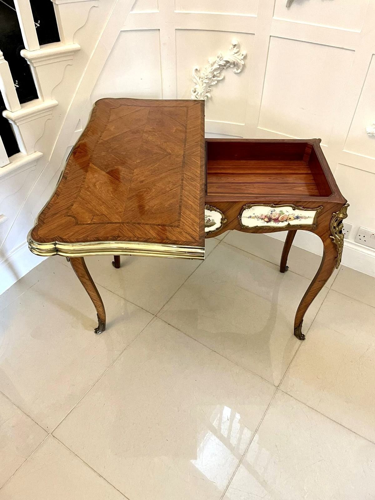 photo vinterior Outstanding Quality Antique Porcelain And Ormolu Mounted Kingwood Table By G T Morant, London