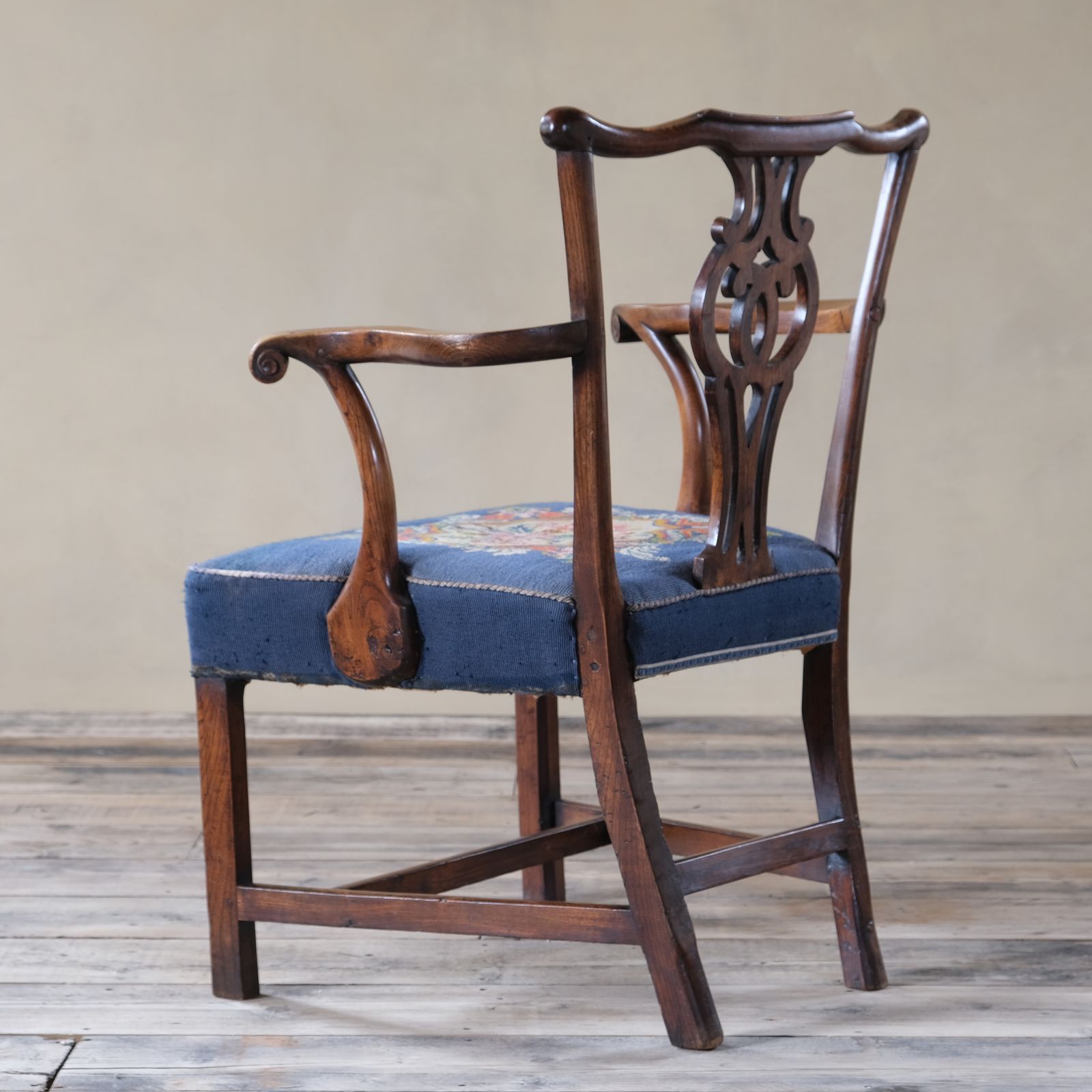 photo furniture Chippendale 18th Century Georgian Elm Armchair