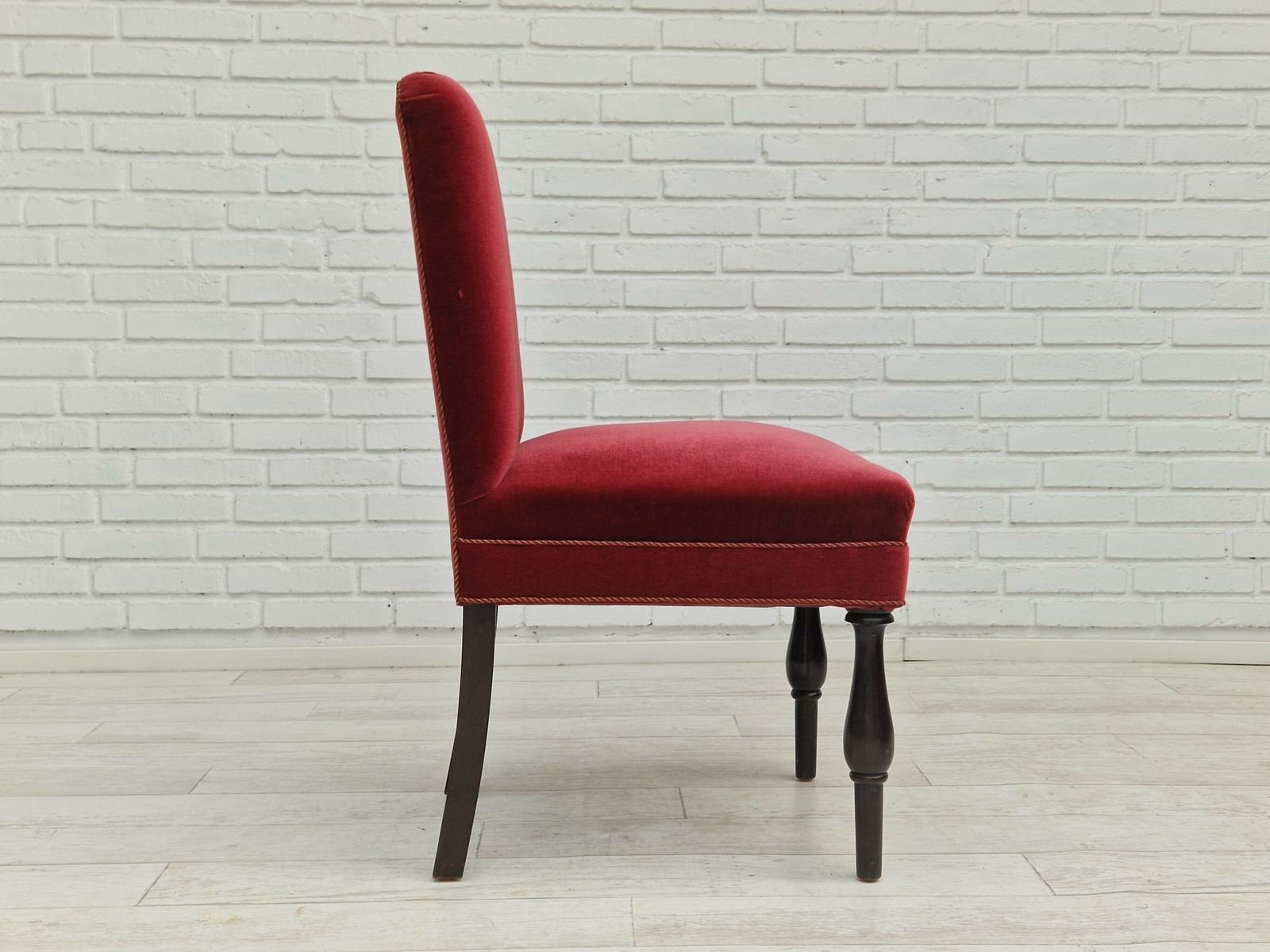 photo buy 1950s, Danish Design, Set Of 4 Dinning Chairs, Oak Wood, Cherry Red Velour.