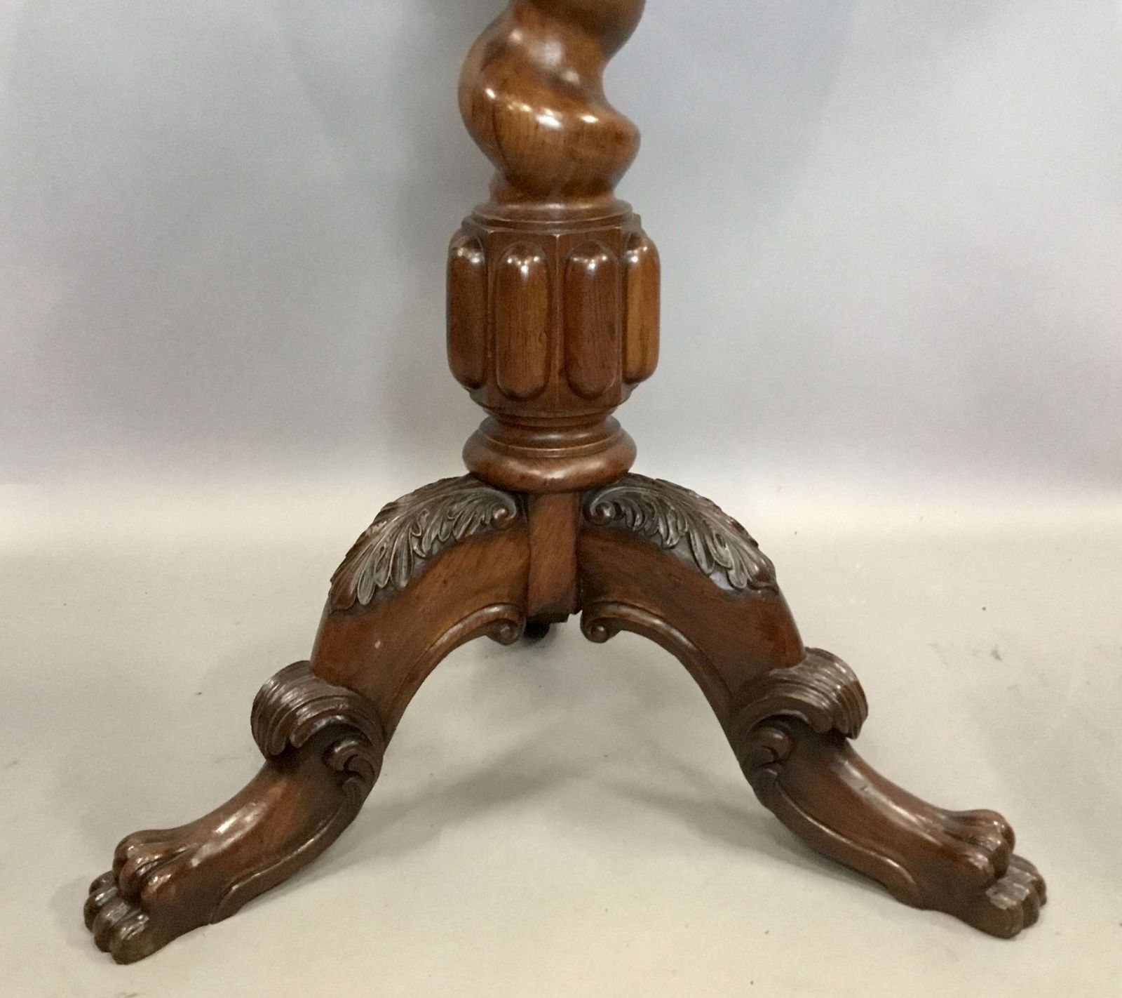 photo vintage George IV Irish Pollard Oak Tripod Occasional Table