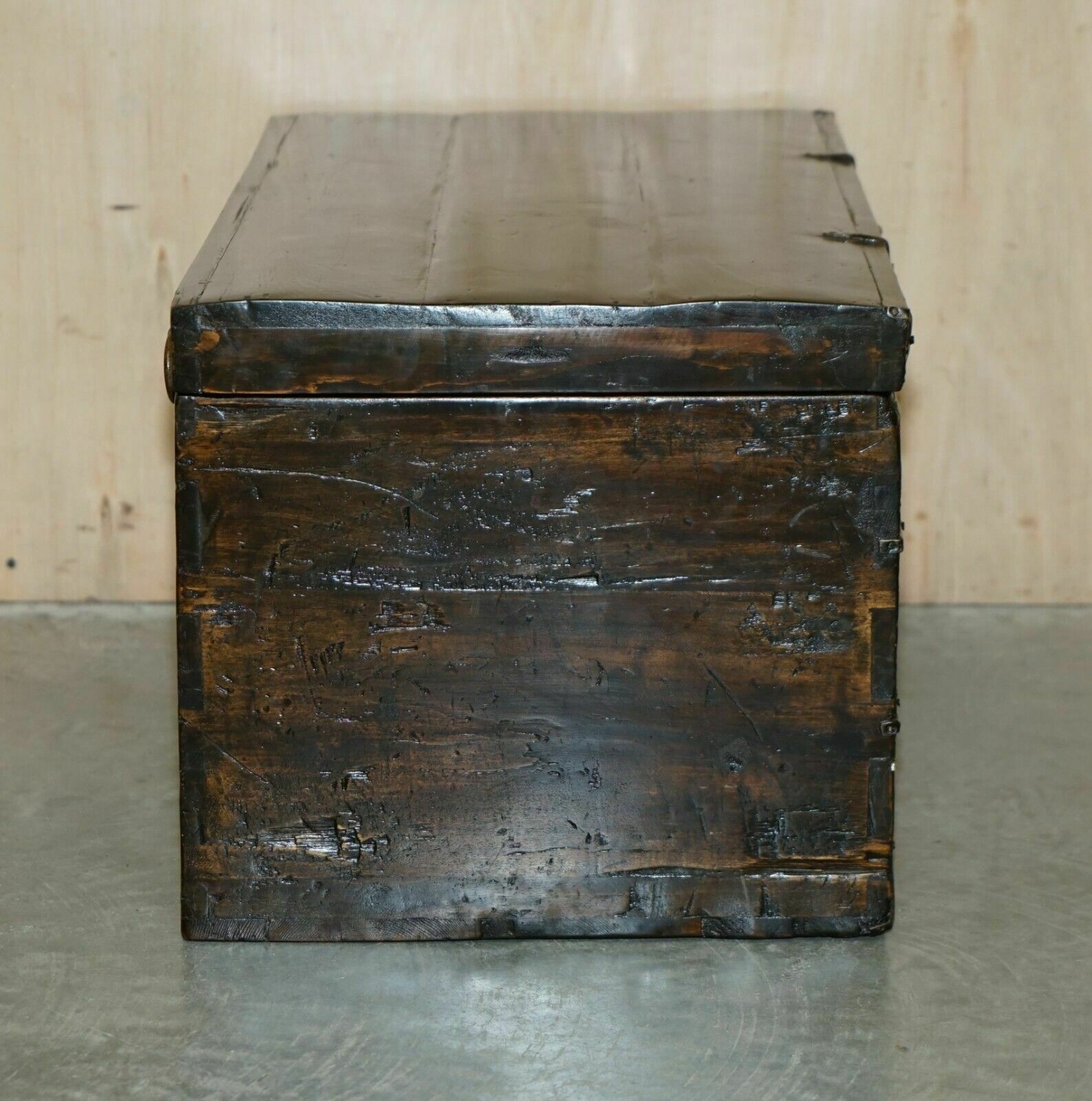 photo vintage Antique Chinese Dragon Tibetan Polychrome Painted Trunk Linen Chest Coffer