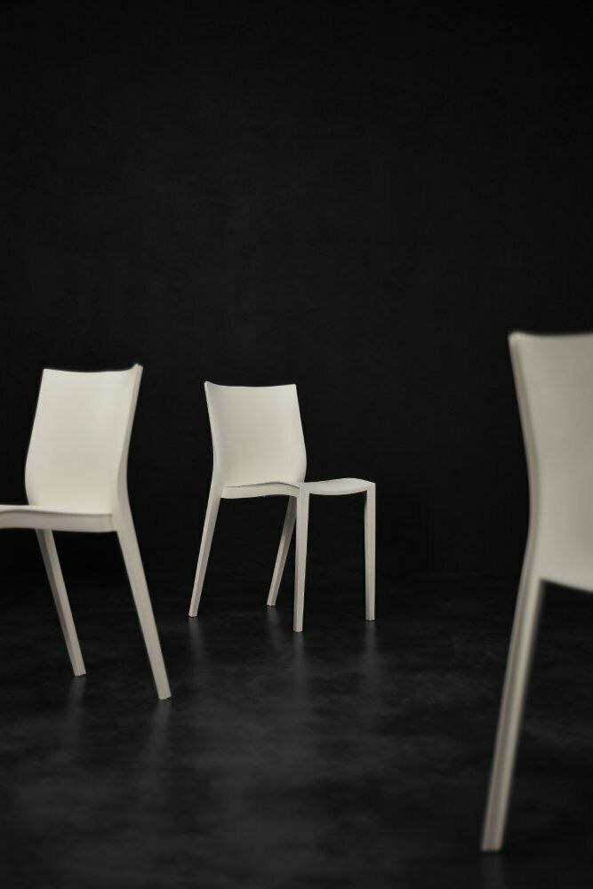 Vintage Mid Century French Slick Slick Chairs In White Plastic By Philippe Starck For Xo Design, 1999, Set Of 5 photo vinterior