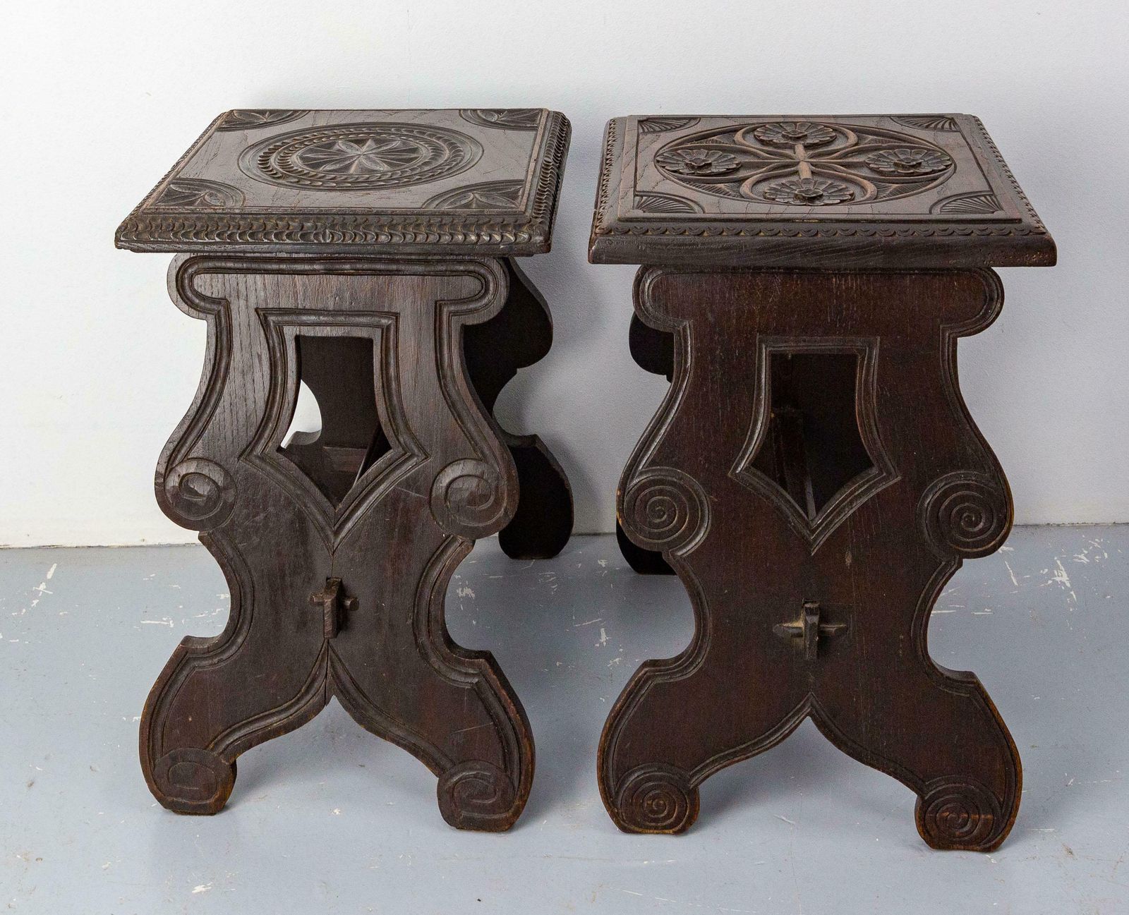 French Massive Chestnut Pair Of Stools From Britanny, Late 19th Century £1,068.47per Set photo vinterior