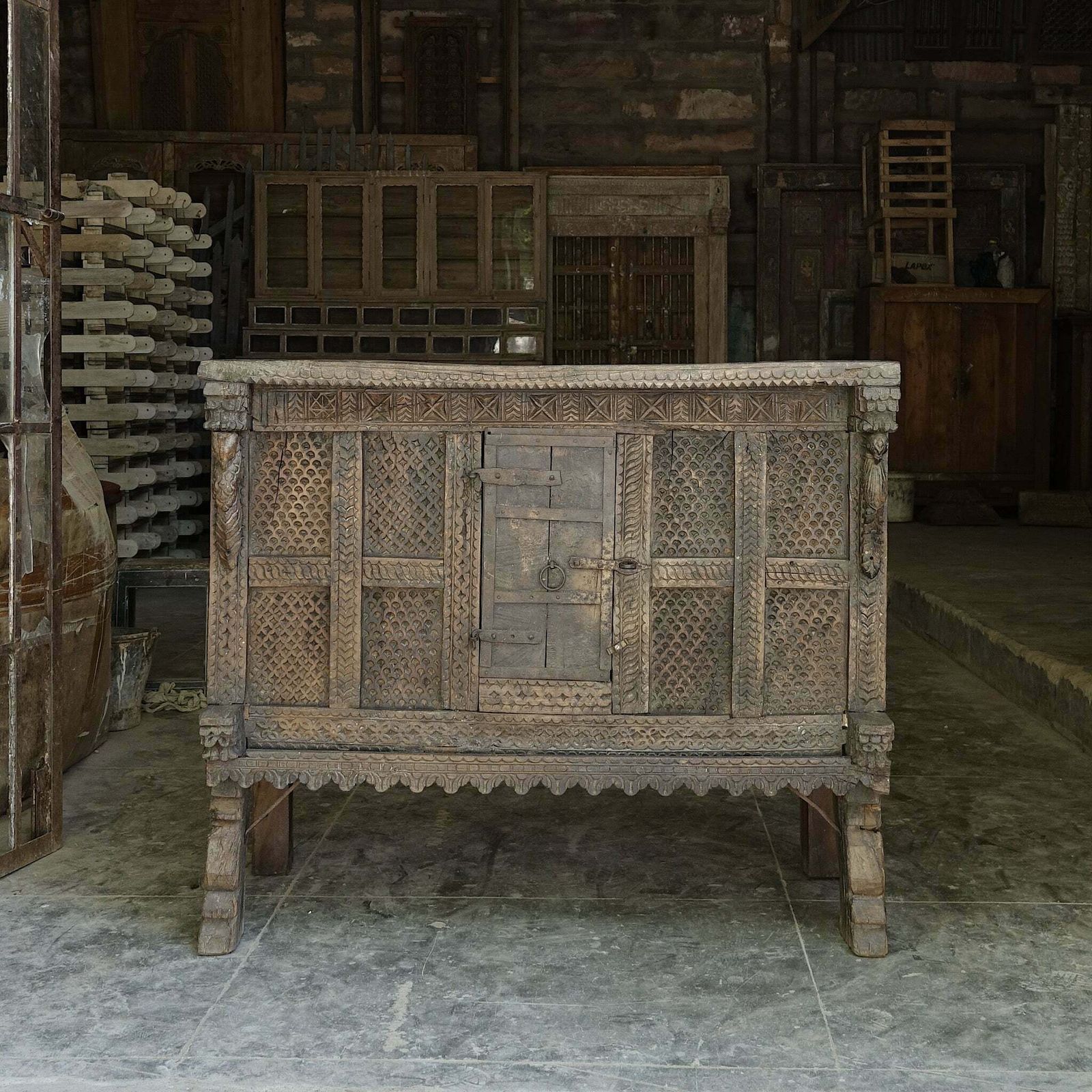 Old Damchiya   Carved Indian Furniture N°34 photo furniture