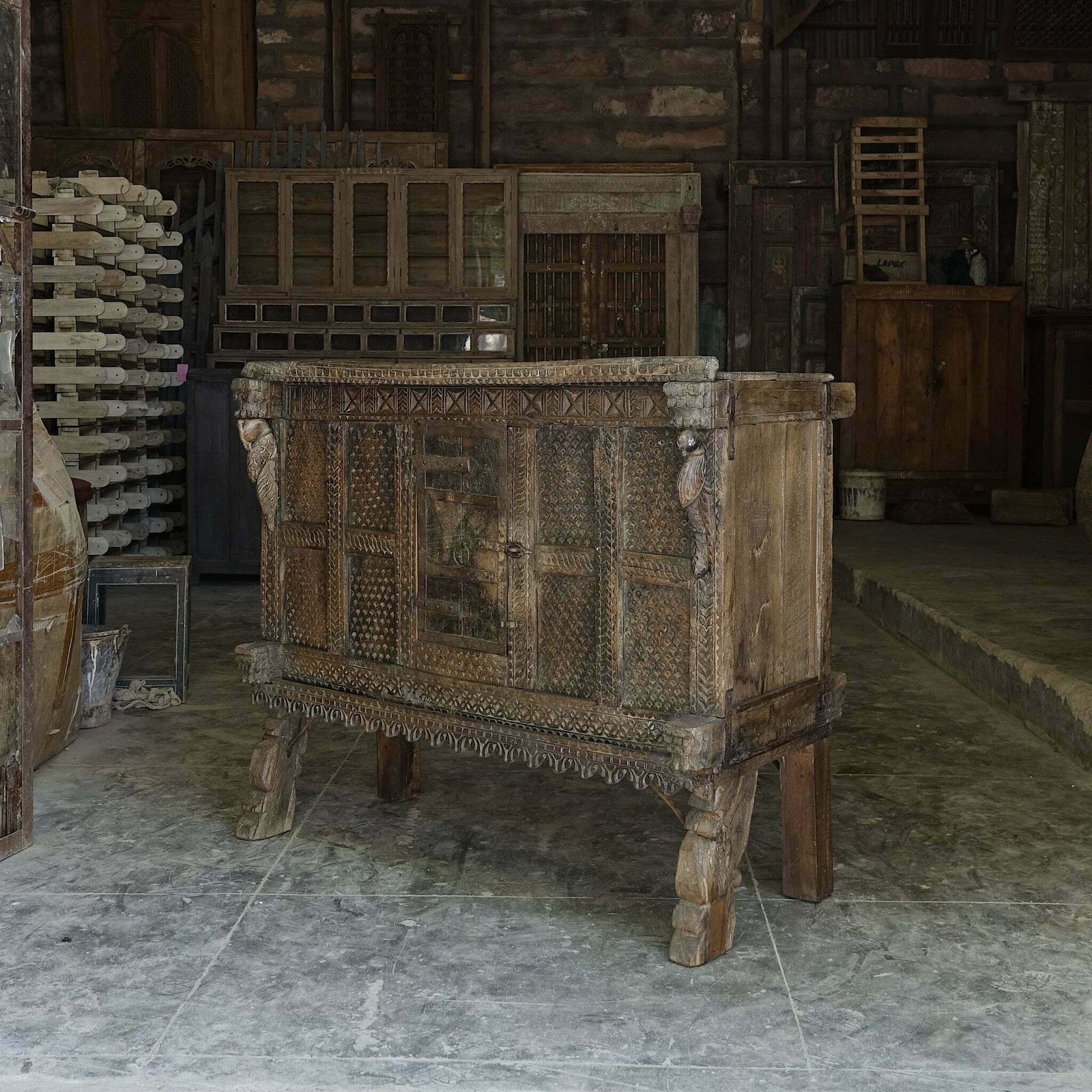 Old Damchiya   Carved Indian Furniture N°34 photo Furniture