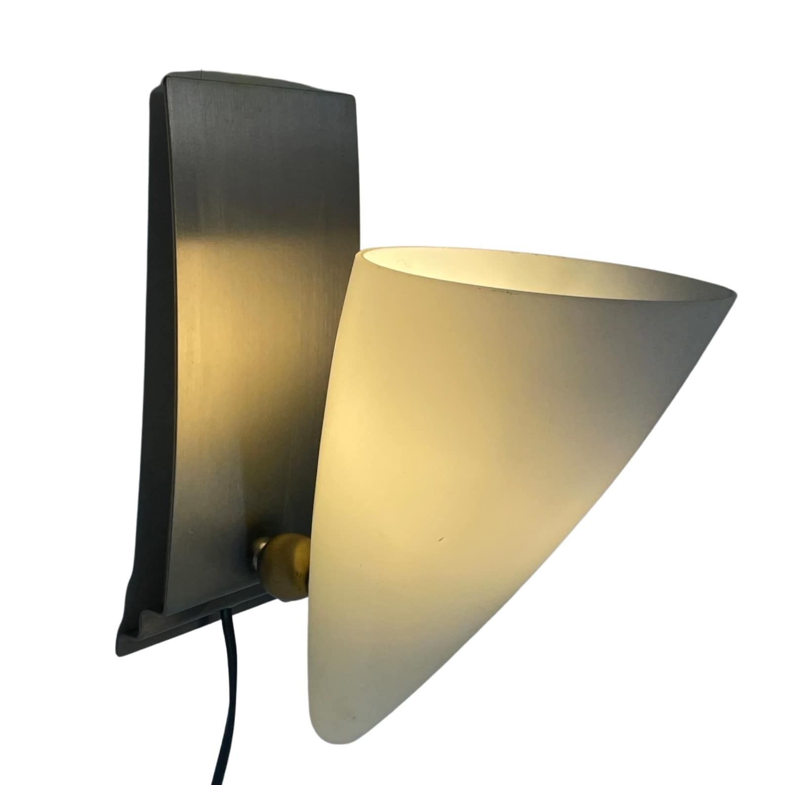 Vintage Herda Wandlamp   Memphis Stijl / Postmodern Design   Wit Matglas photo 93.0