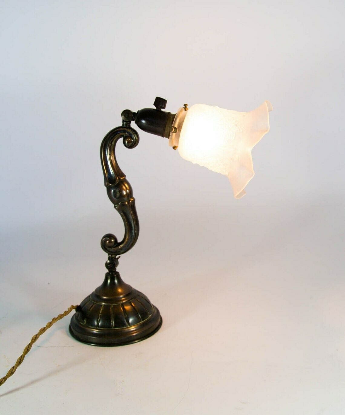 Art Deco Bureaulamp Met Geperst Glas En Bakeliet Fitting photo 182.0