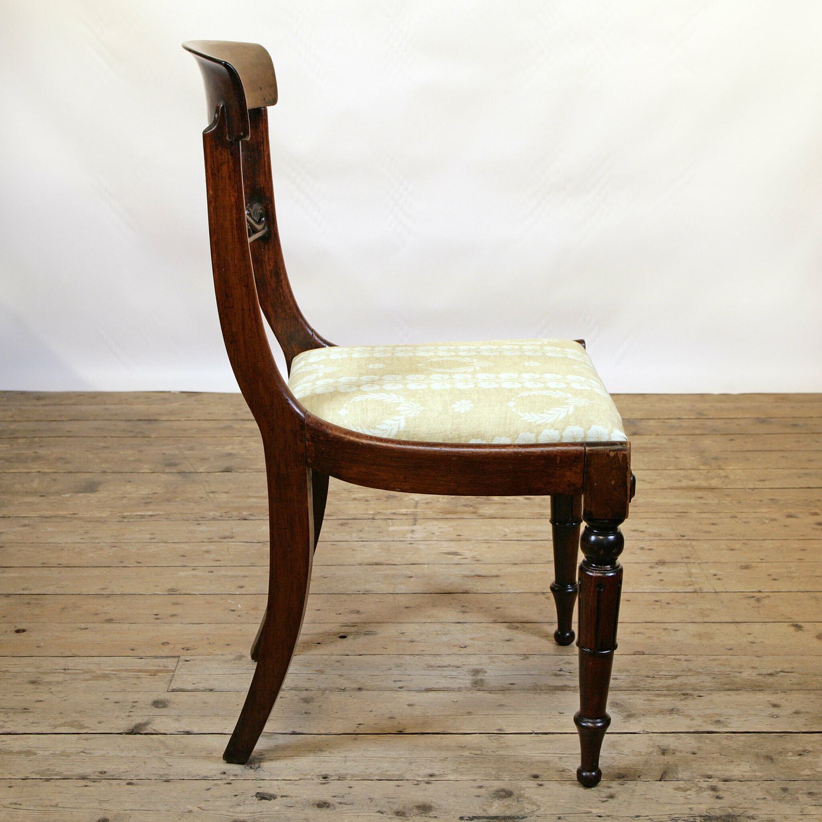 A Sophisticated William IV Rosewood Occasional Chair In Inchyra Linen photo for sale