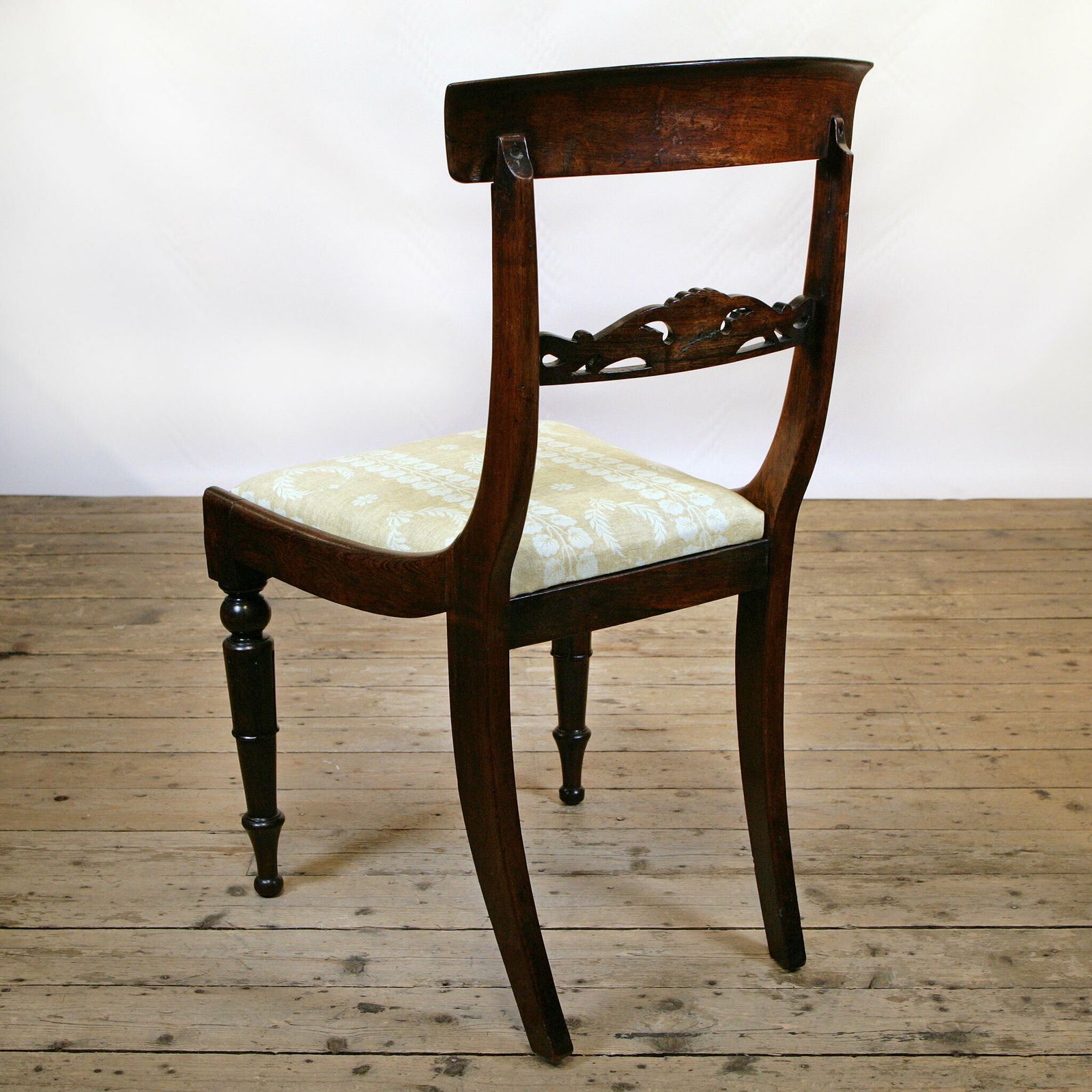 A Sophisticated William IV Rosewood Occasional Chair In Inchyra Linen photo vinterior
