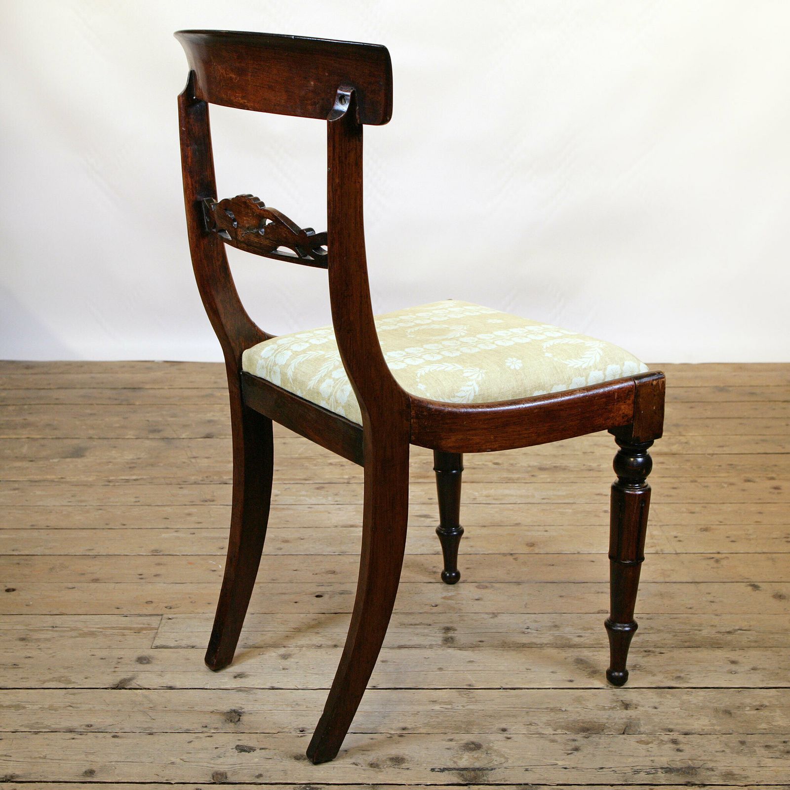 A Sophisticated William IV Rosewood Occasional Chair In Inchyra Linen photo vintage