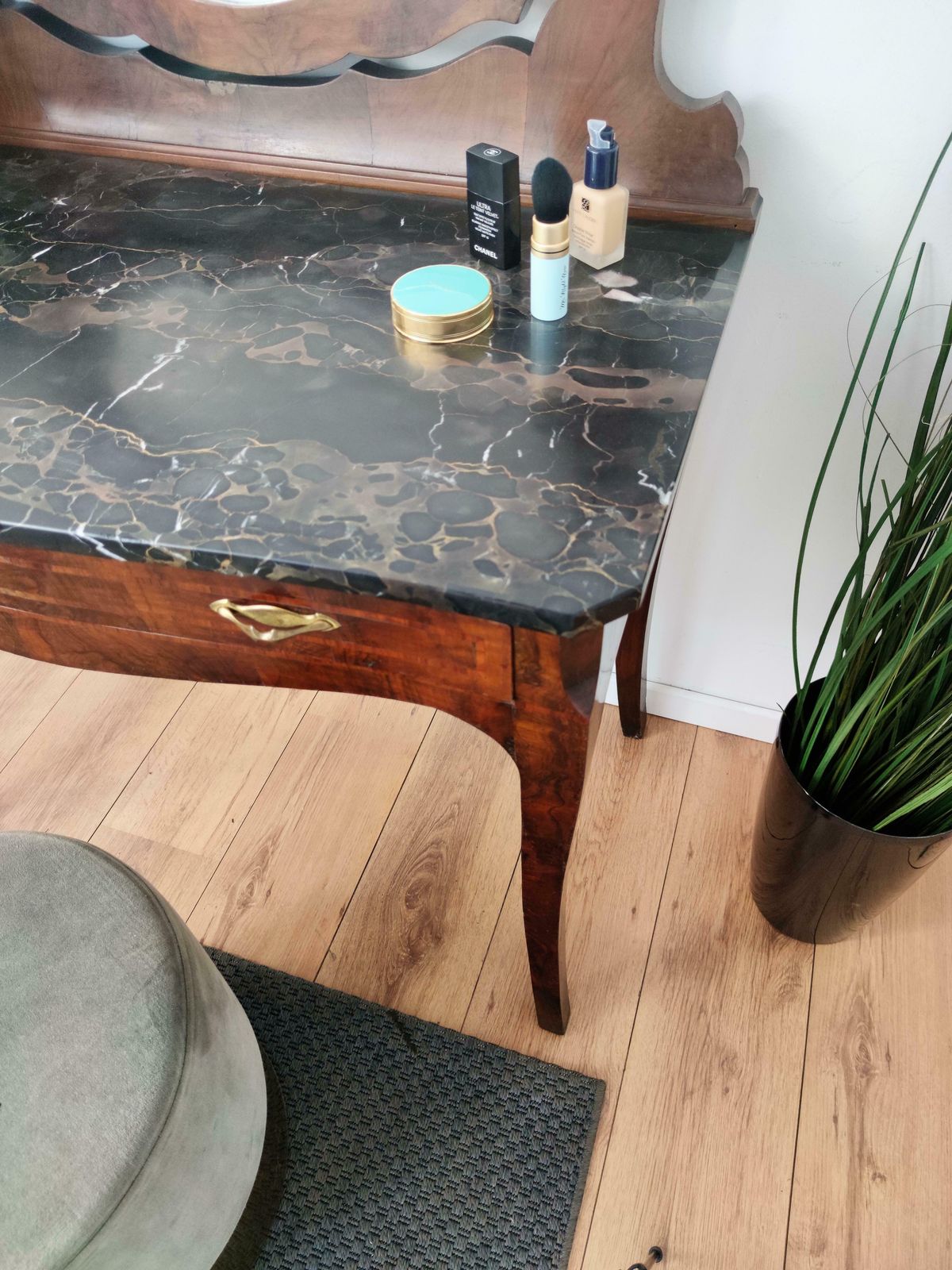 1940s Italian Art Deco Burl And Marble Vanity Dressing Table With Beveled Mirror photo vinterior