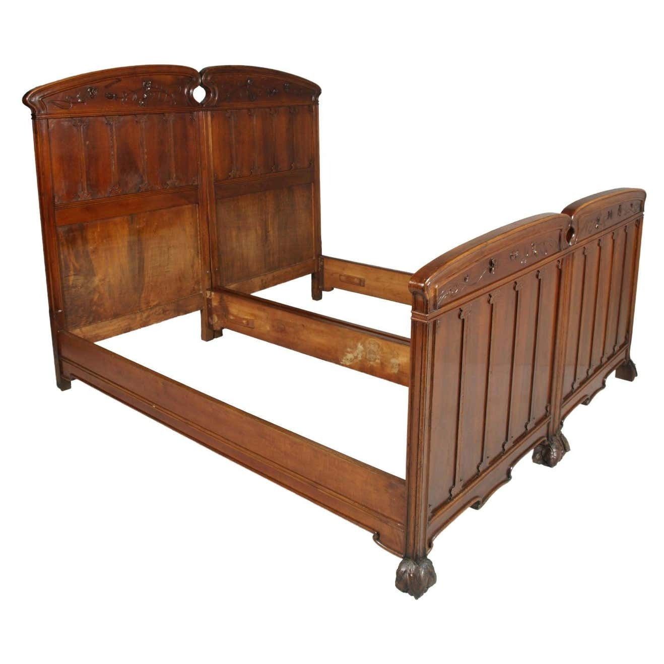 Art Nouveau Pair Of Beds By Vincenzo Cadorin Venezia Hand Carved Walnut