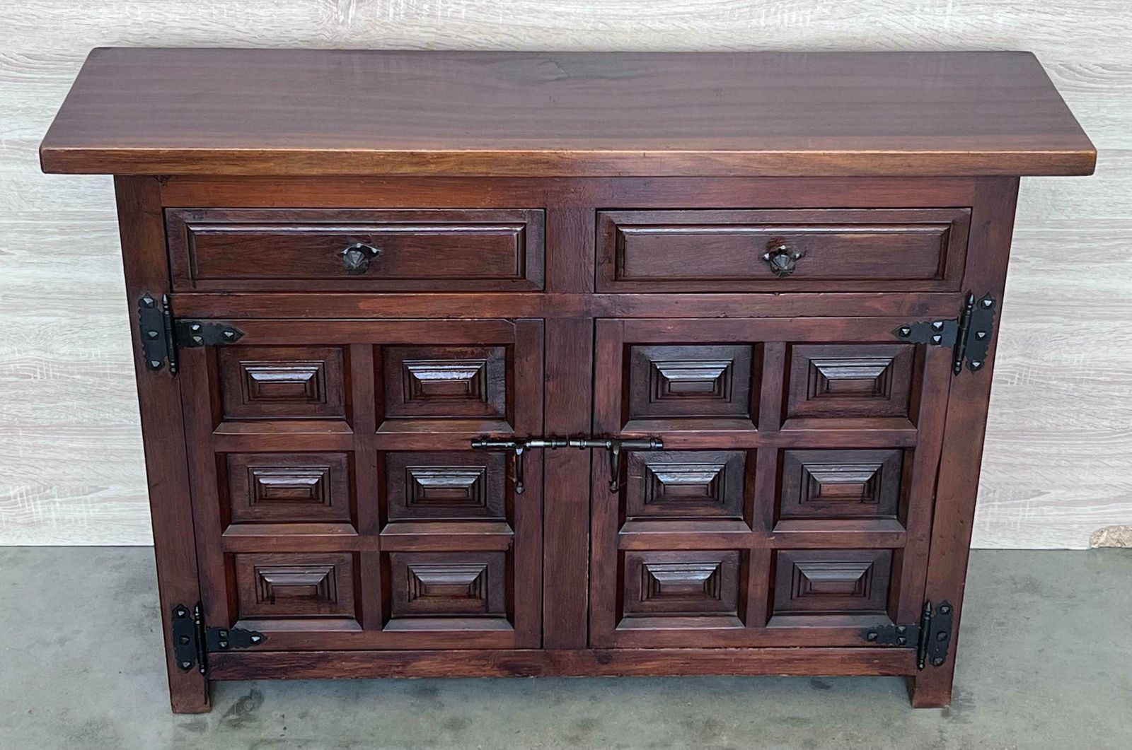 Buffet baroque espagnol catalan du XXe siècle en noyer sombre, étroit photo furniture