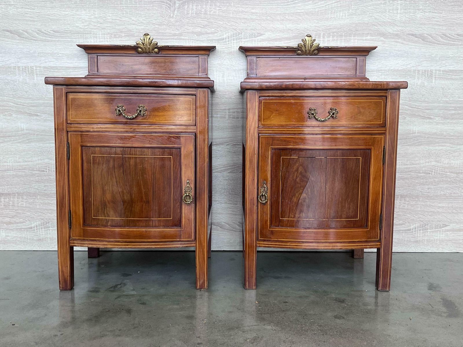 Tables de chevet françaises de style Louis XV en bois de citronnier, une porte - paire photo furniture