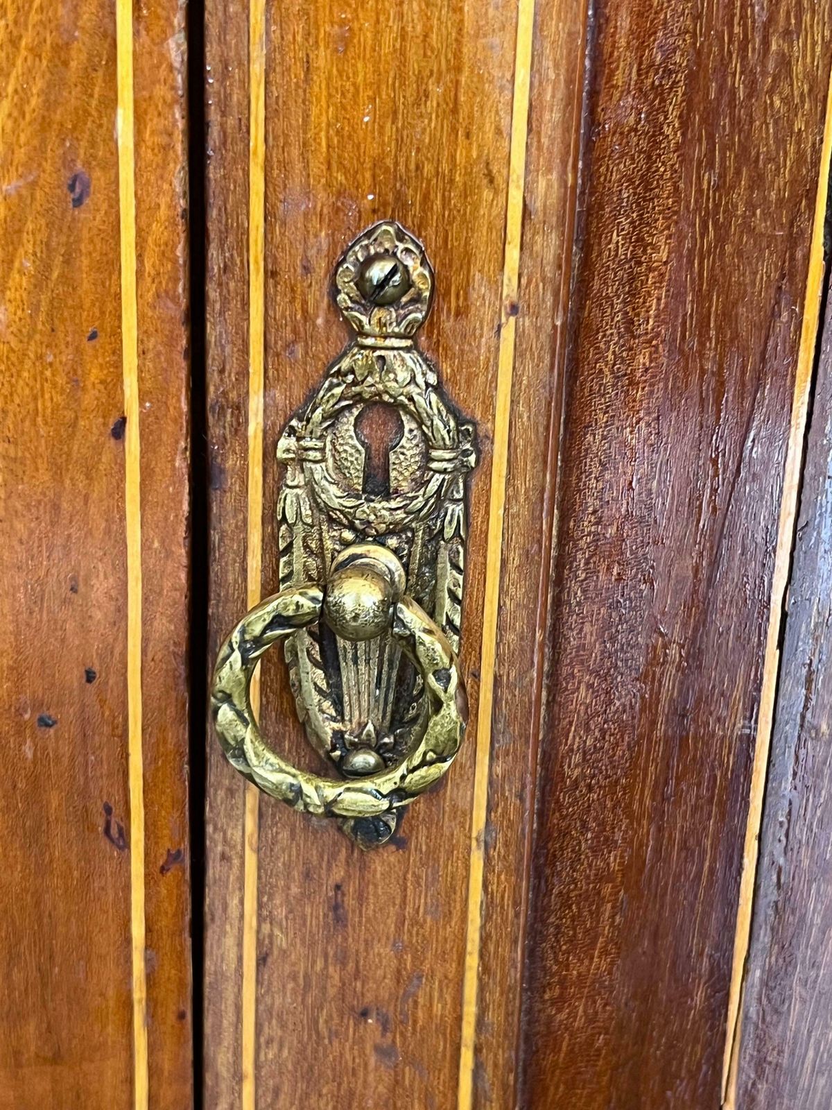 photo buy Tables de chevet françaises de style Louis XV en bois de citronnier, une porte - paire