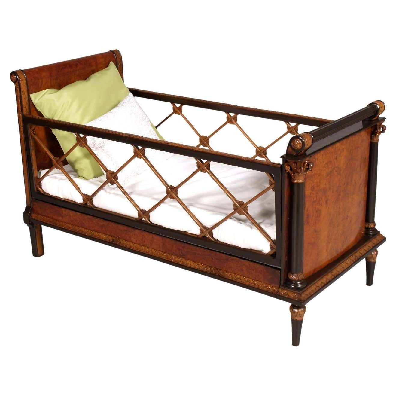 Cantù Baby Bed Cot In Burl Walnut, Walnut & Carved Maple Paolo Buffa Attributed