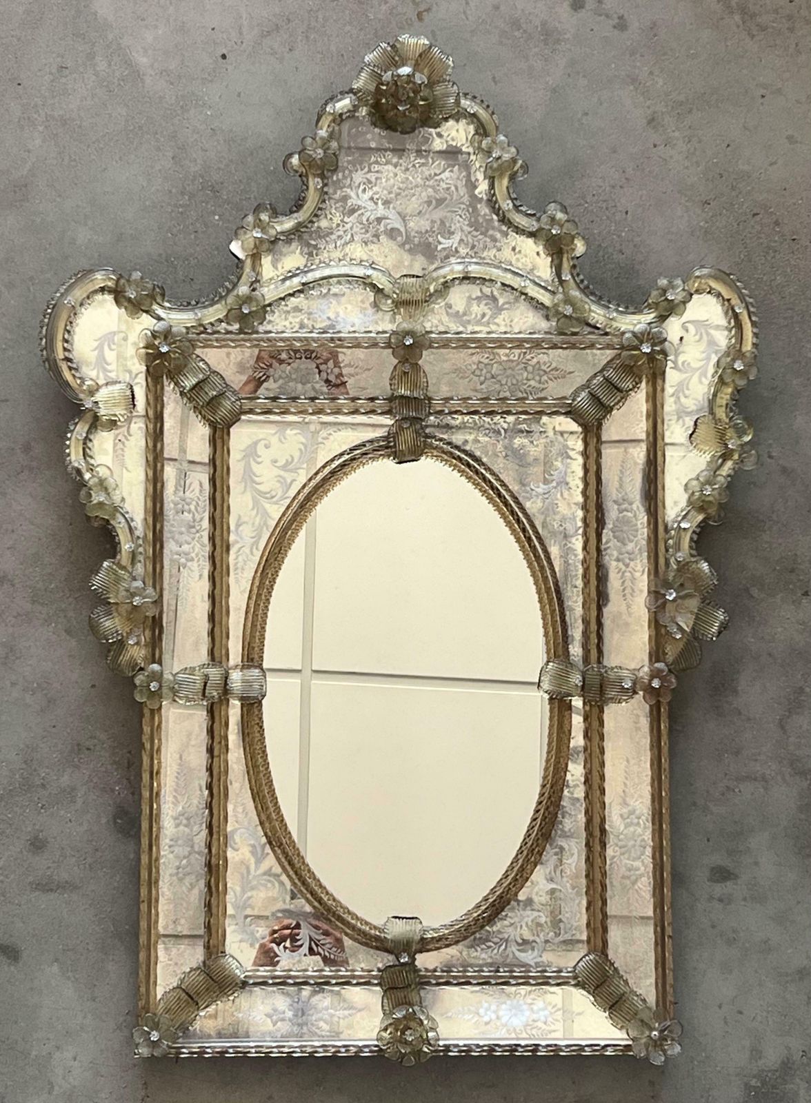 Miroir vénitien rectangulaire à fronton, fait main et argenté à la main, XVIIIe siècle photo vinterior