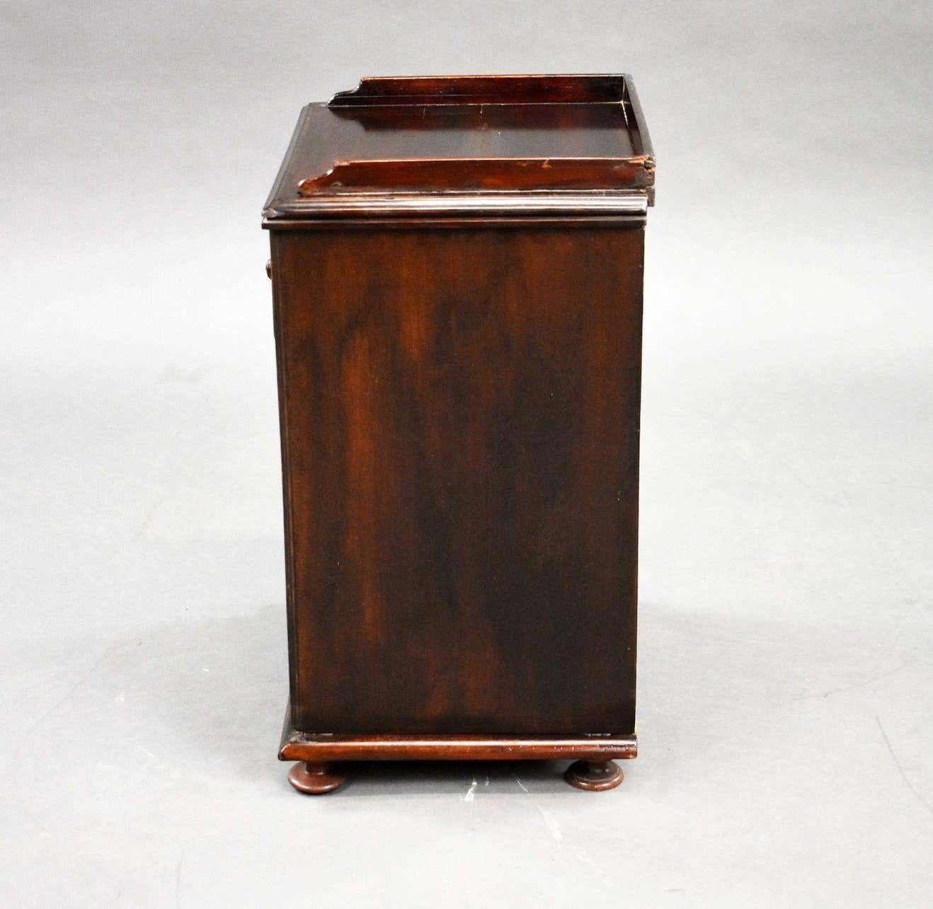 19th Century Mahogany Collectors Chest photo vinterior