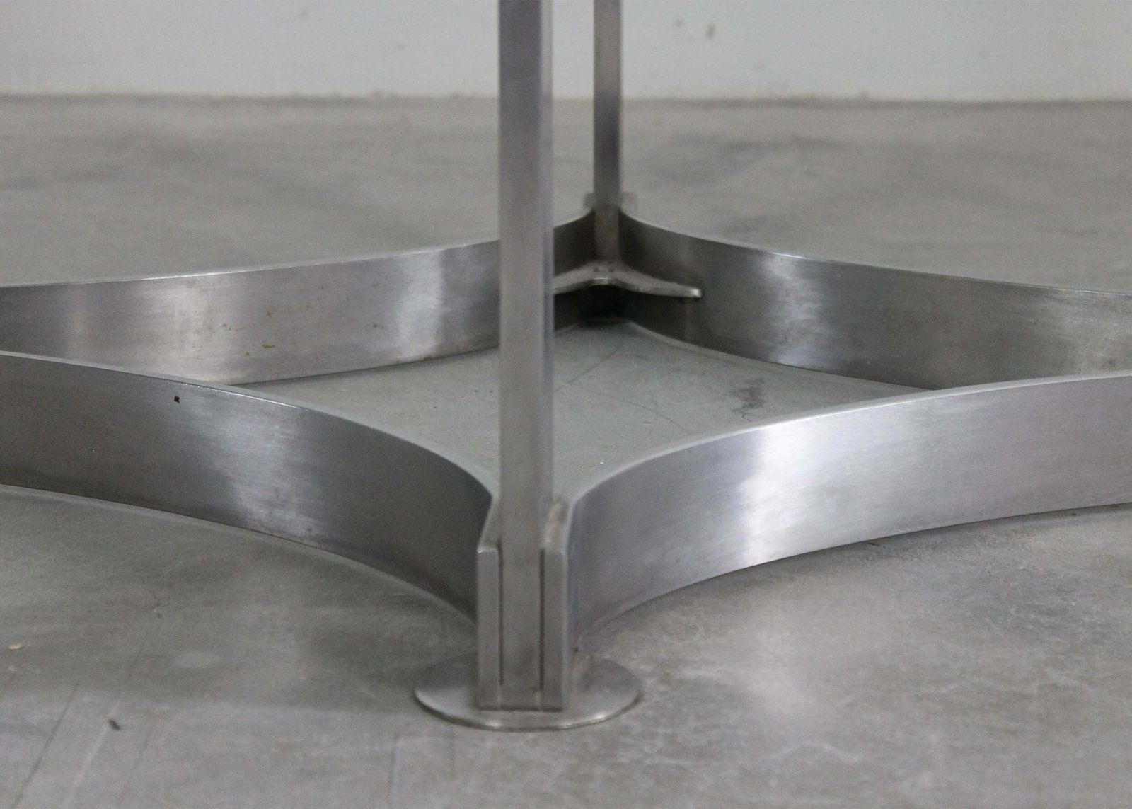 Vittorio Introini Oval Dining Table In Steel And Glass By Saporiti 1970s Italy photo for sale