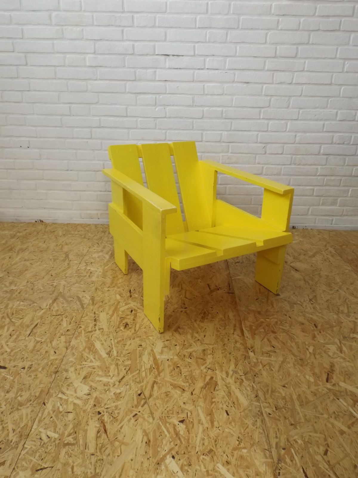 Crate Chair, Modernist, By Gerrit Rietveld photo furniture