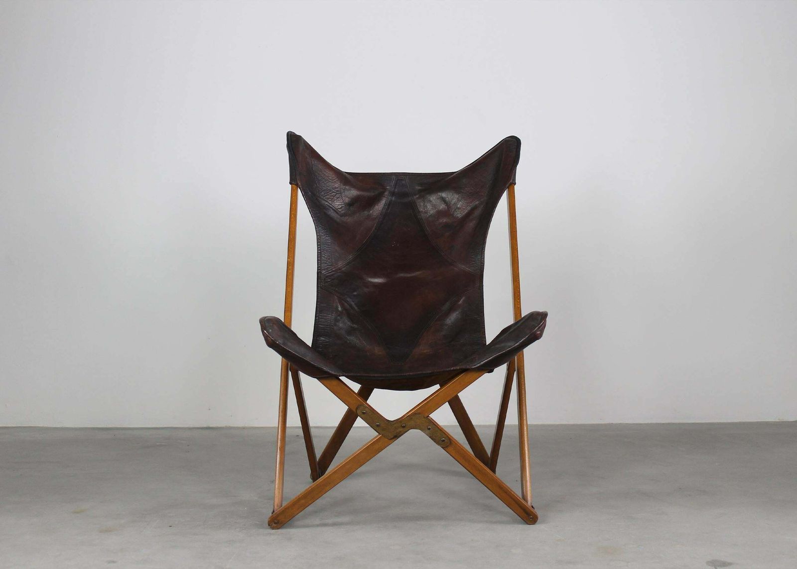 Vittoriano Viganò Tripolina Folding Chair In Wood And Leather 1930s Italy photo furniture