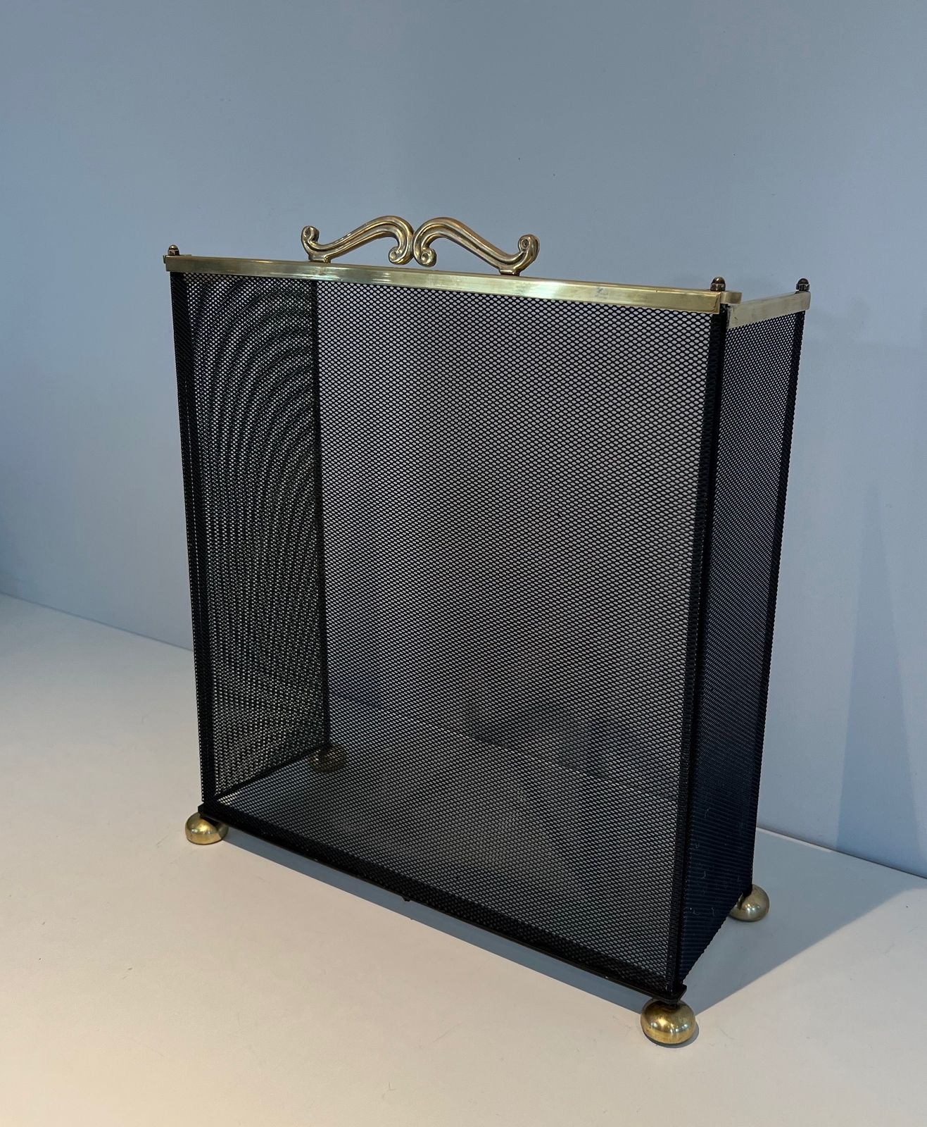 950.0 Brass And Grilling Fireplace Screen photo