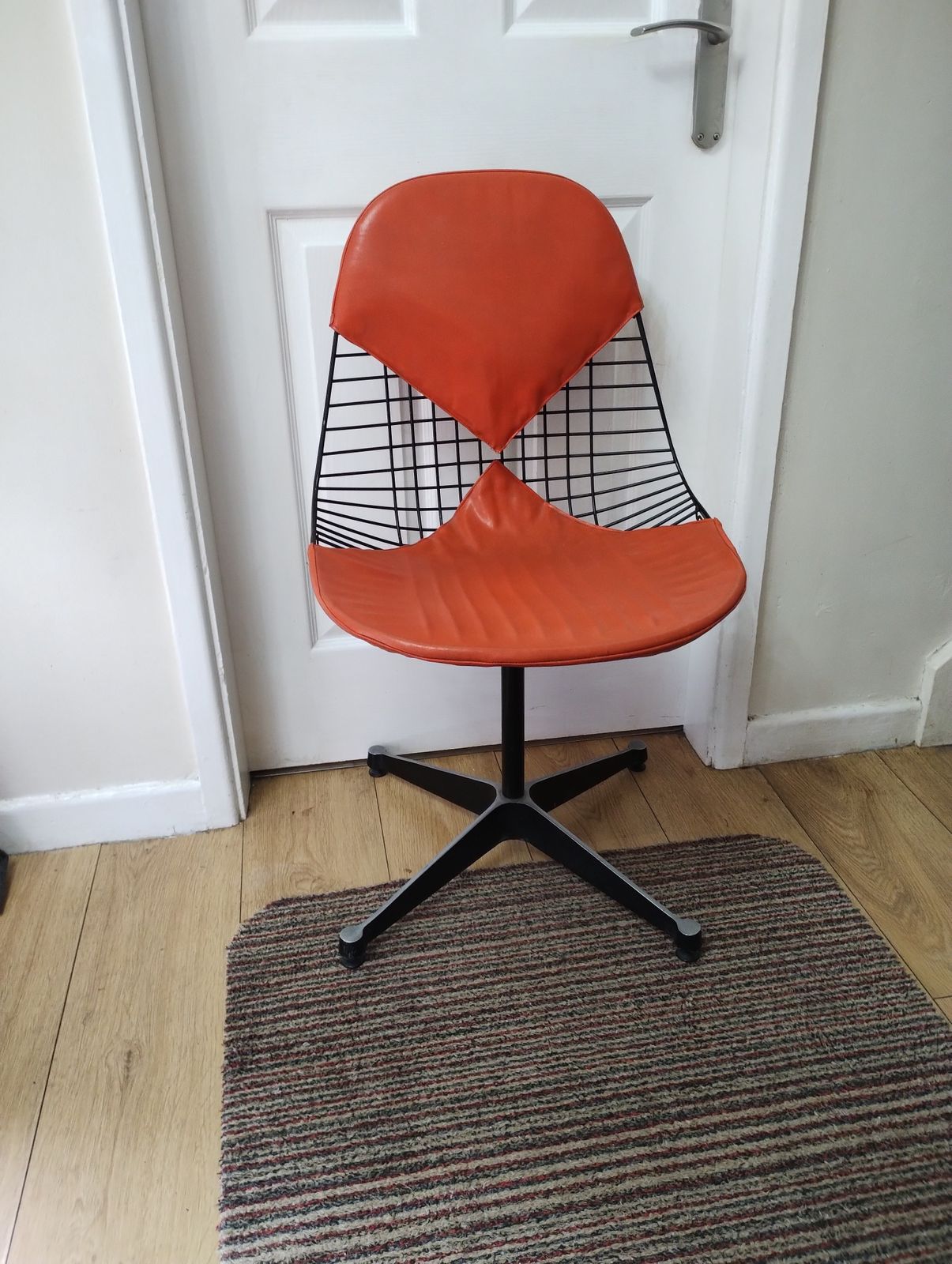 Original Herman Miller Eames Pkc 2 Bikini Pad Wired Swivel Chair