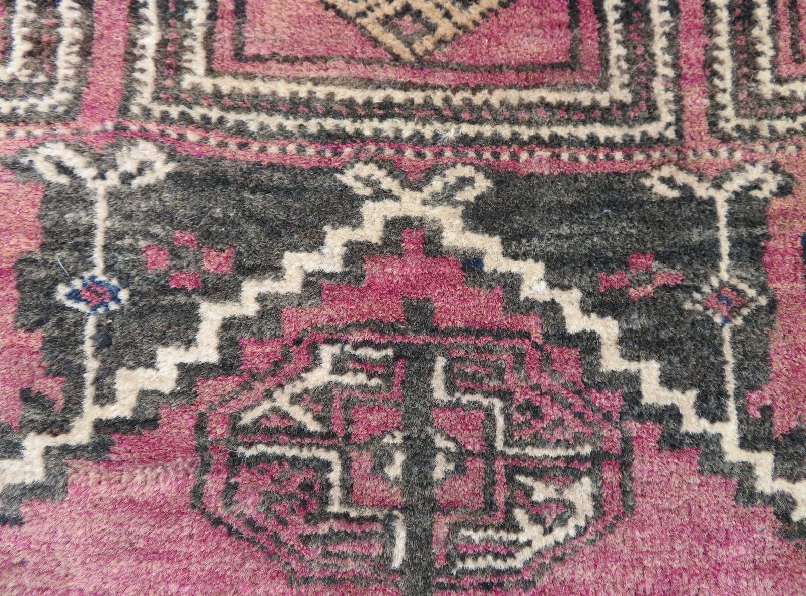 Old Afghan Turkmen Seh Mihrab  Kizil Ayak Prayer Rug. 143cm X 90cm. photo vinterior