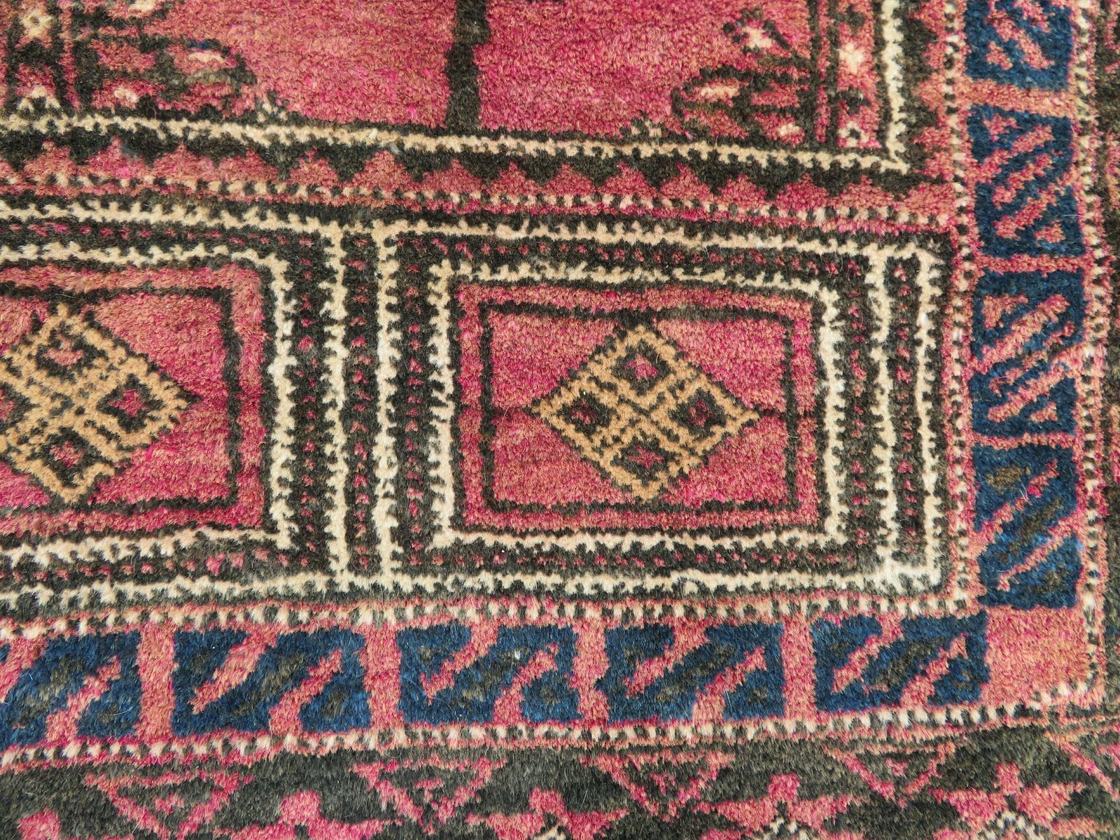 photo vinterior Old Afghan Turkmen Seh Mihrab  Kizil Ayak Prayer Rug. 143cm X 90cm.