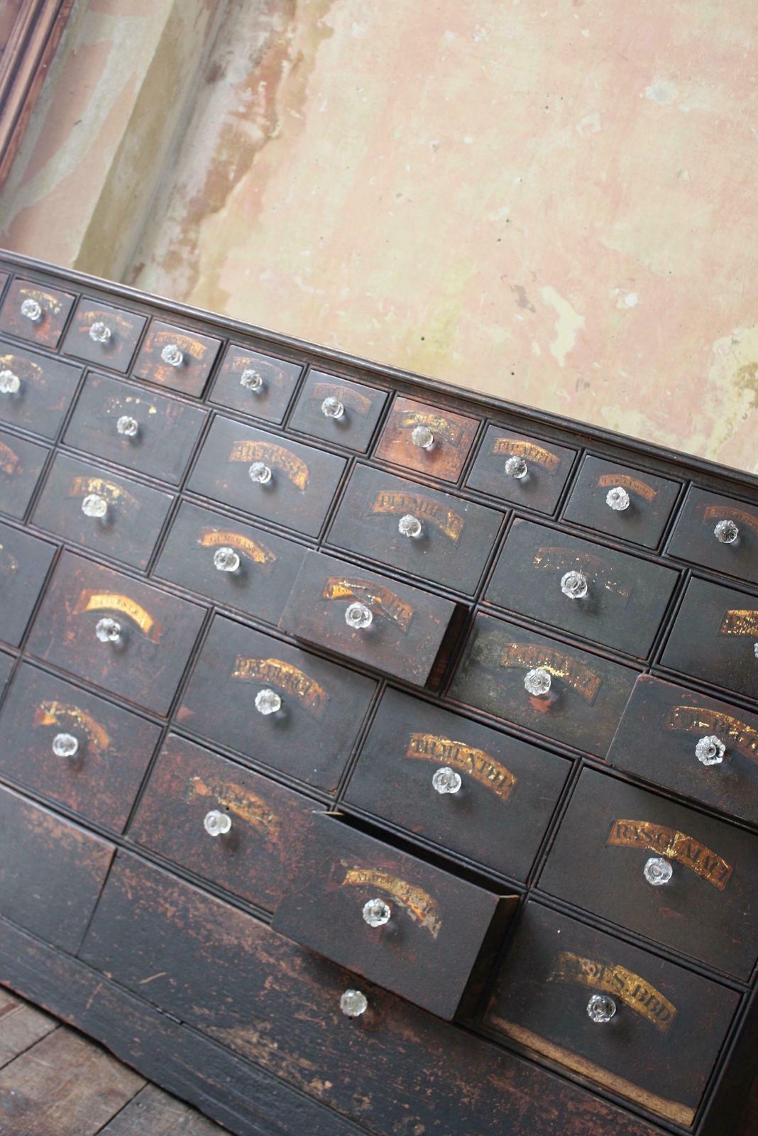 7895.0 Early 19th Century Chemist Apothecary Drug Pharmacy Drawers Bratley Pontefract photo