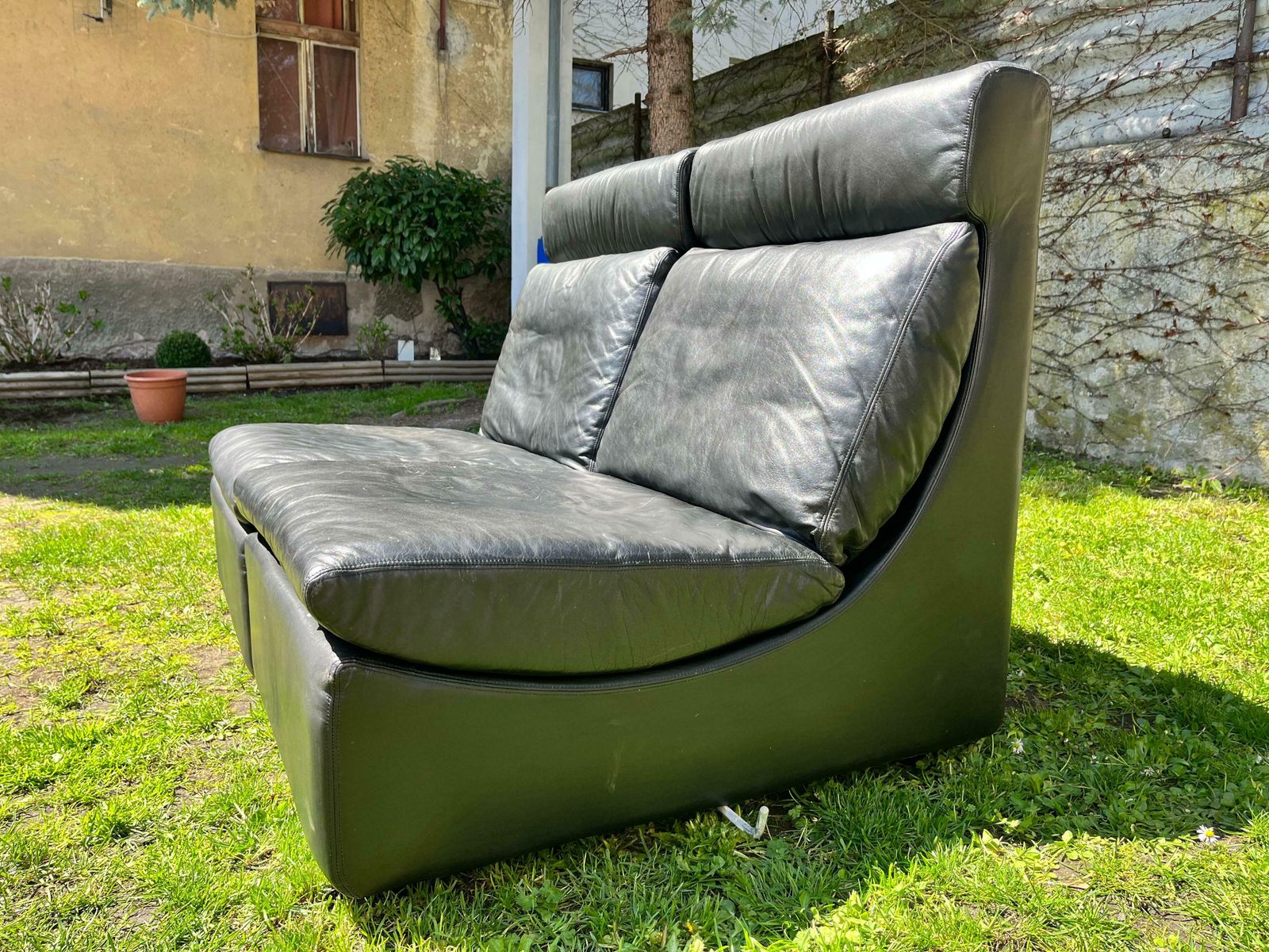 Pair Of Two Black Leather Modular Sofa Chairs By Walter Knoll, Germany   1970s photo vinterior