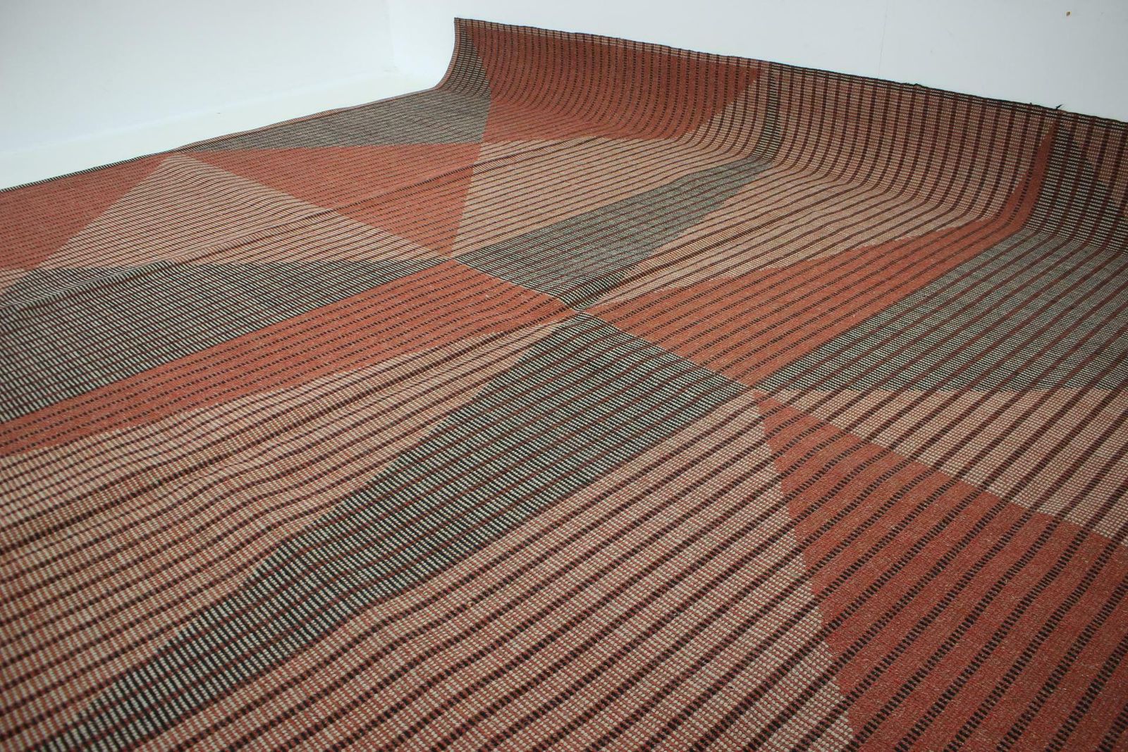 Xl Mid Century Bouclé Abstract Design Geometric Rug / Carpet, 1950s photo vinterior