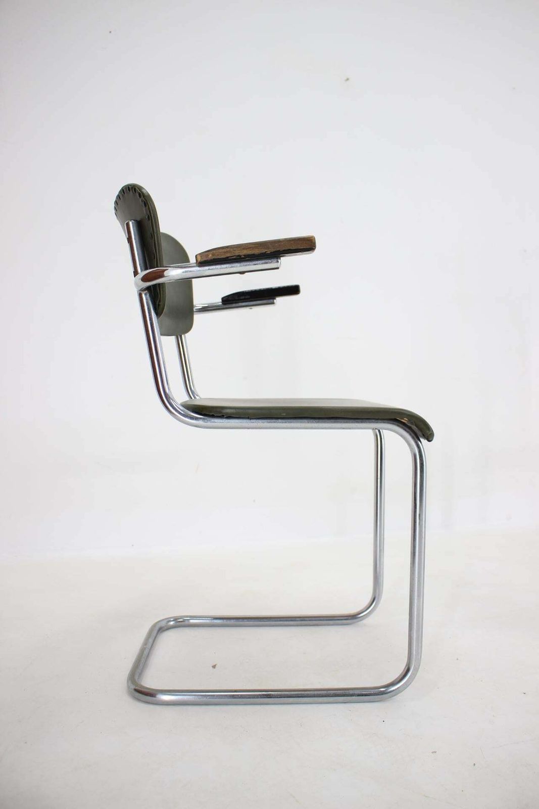 Set Of Three Bauhaus Chrome Dining Chairs By Mauser   1940s photo furniture