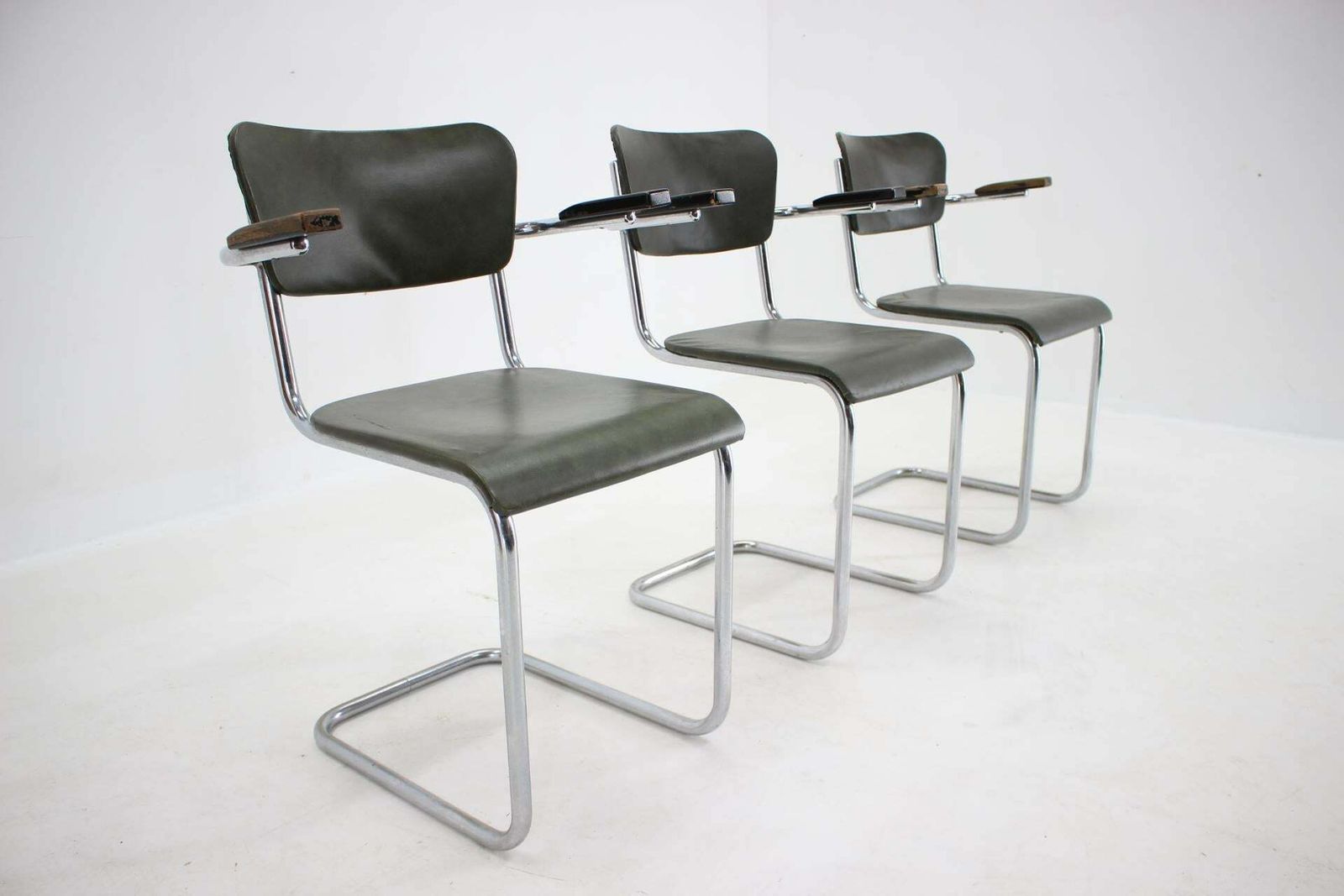Set Of Three Bauhaus Chrome Dining Chairs By Mauser   1940s photo for sale