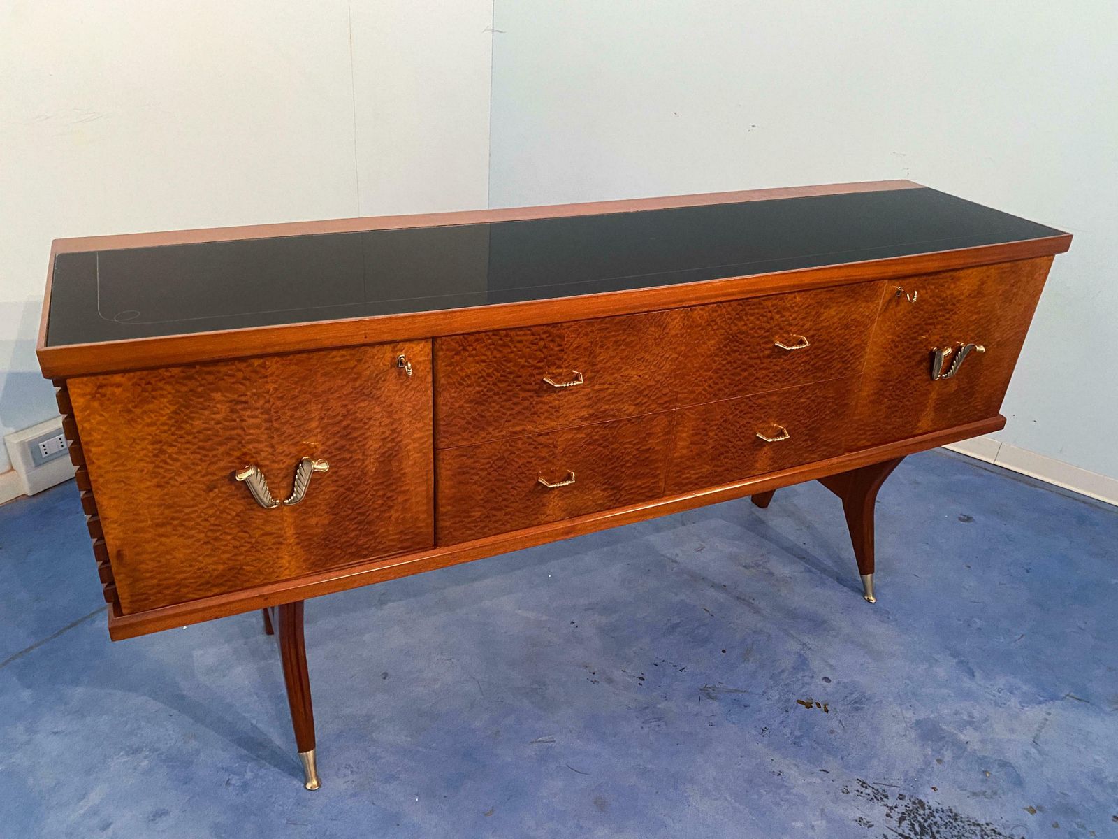 Italian Midcentury Amboyna Briar Sideboard By Vittorio Dassi, 1950s photo vinterior