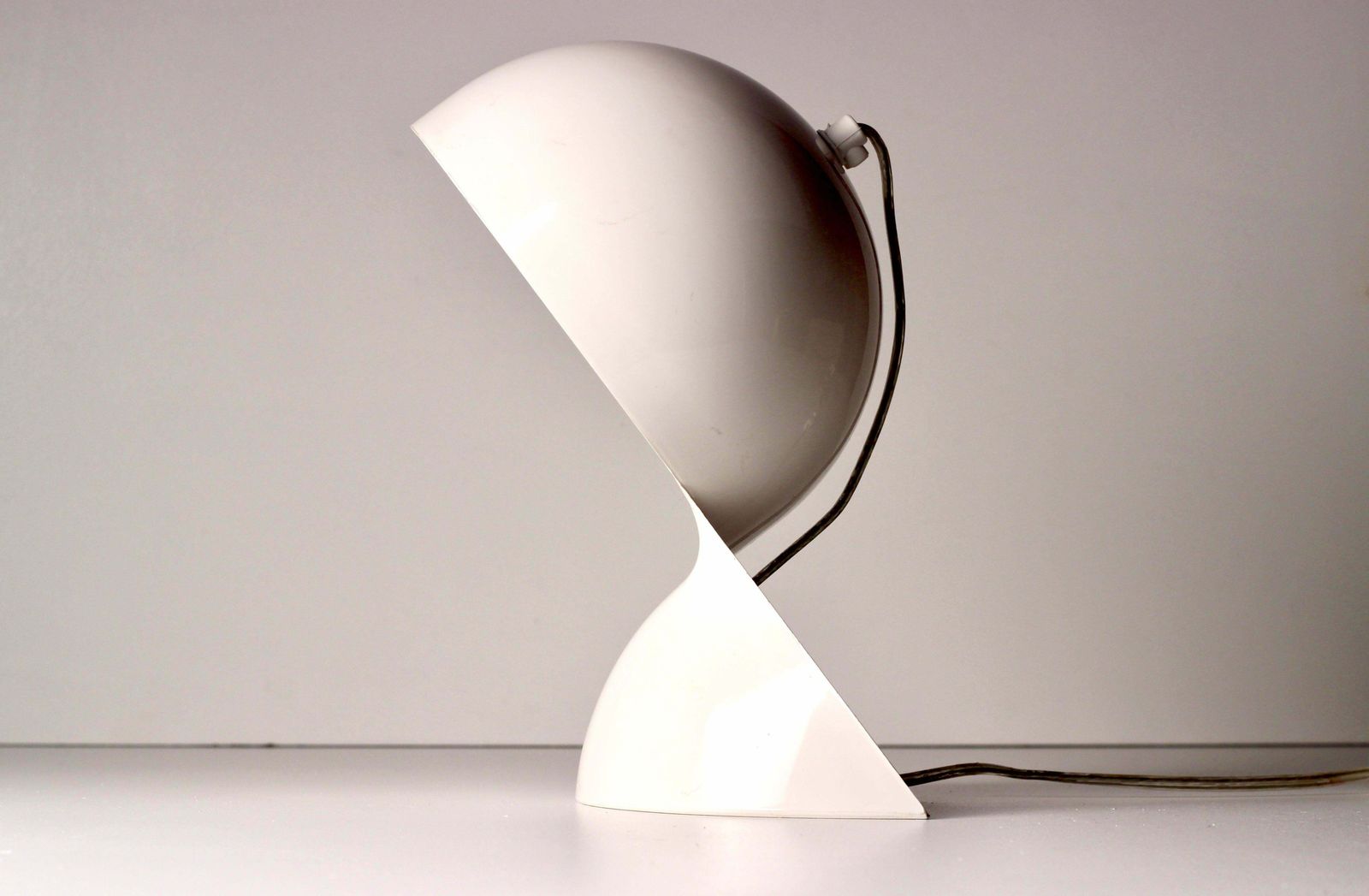 Dalu Table Lamp By Vico Magistretti For Artemide photo for sale
