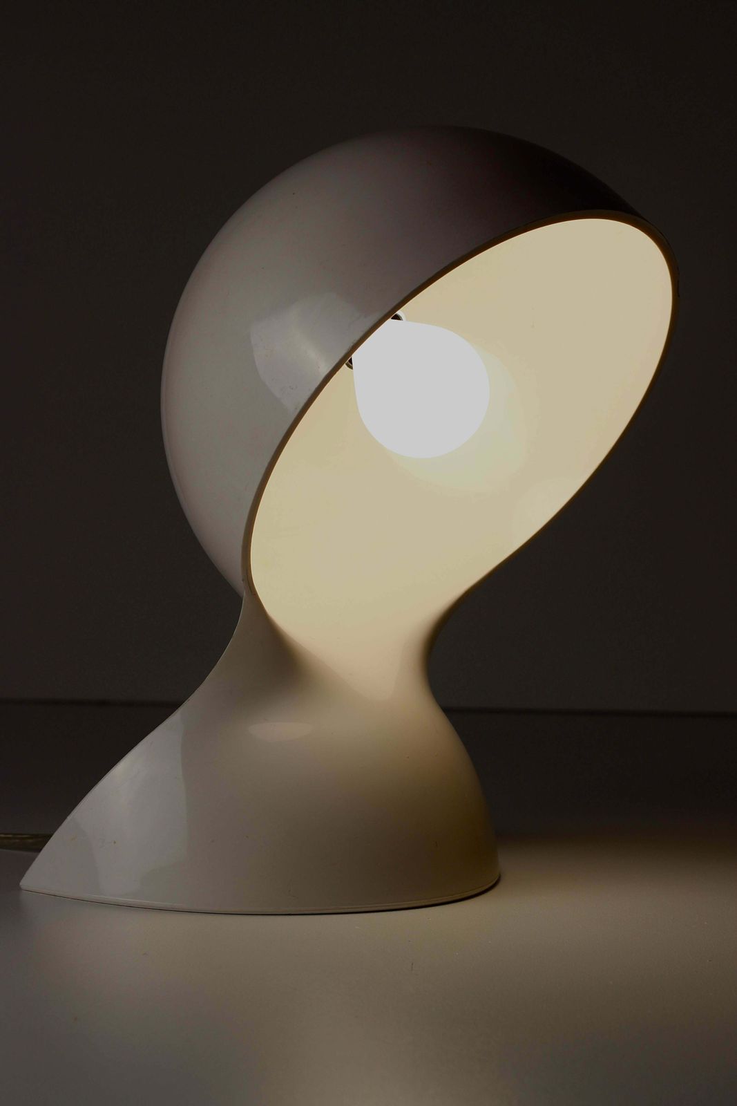 photo furniture Dalu Table Lamp By Vico Magistretti For Artemide