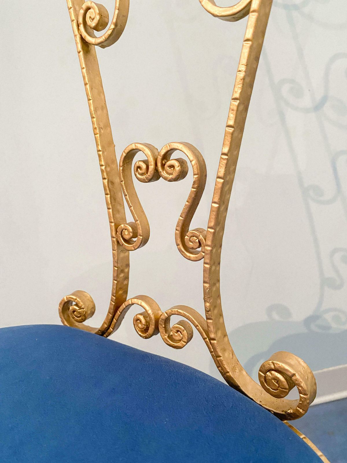 photo vintage Pair Of Italian Mid Century Modern Luigi Colli Gold Iron Vanity Chairs, 1950s