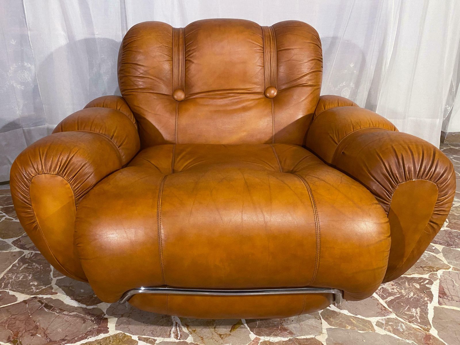photo vinterior Italian Mid Century Natural Leather Space Age Armchairs, 1970s