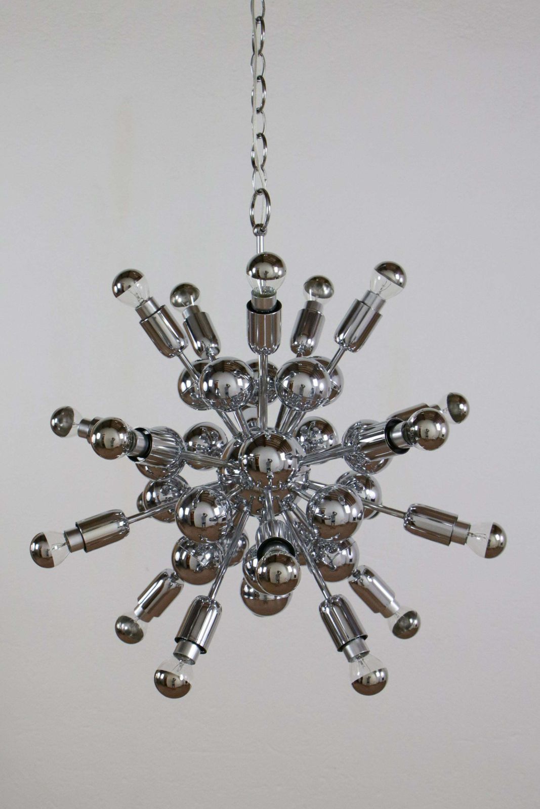 Italian Space Age Sputnik 20 Lights Chandelier By Reggiani Goffredo, 1965s photo Lighting