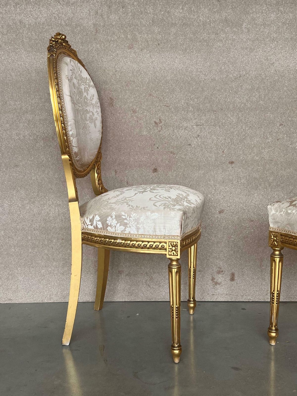 photo furniture Antique French Louis XVI Style Parcel Gilt And Painted Side Chair
