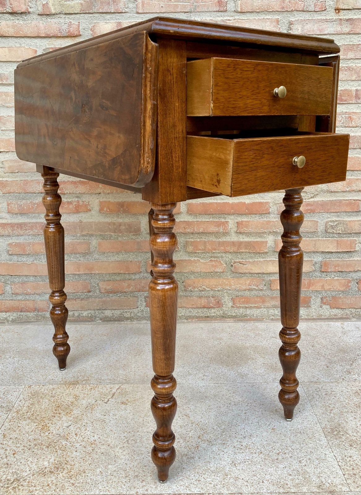 photo vinterior Table de style Regency anglais en noyer à abattants, années 1890