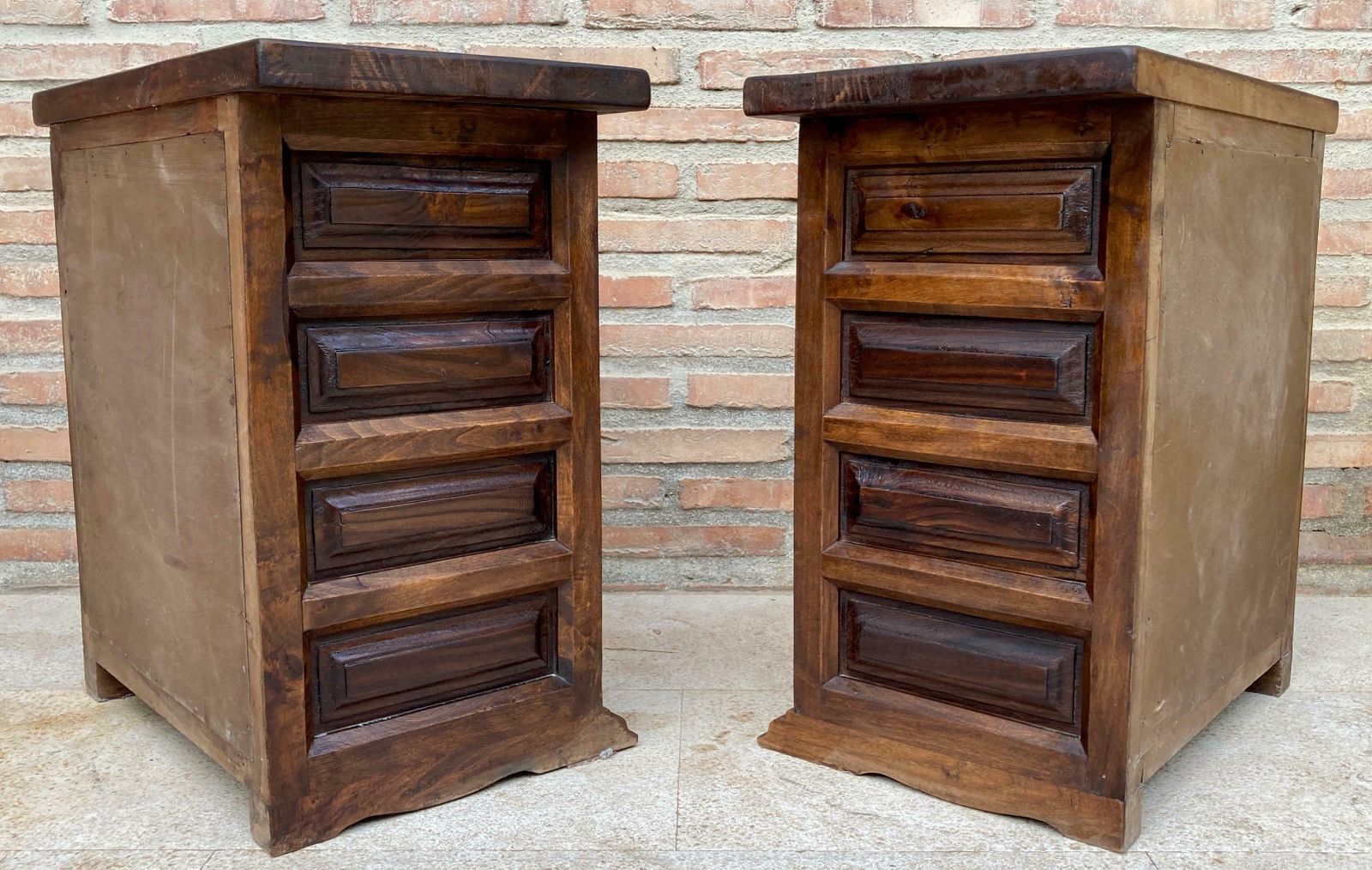 Tables de chevet espagnoles à quatre tiroirs et ferrures en fer, années 1950, lot de 2 photo vinterior