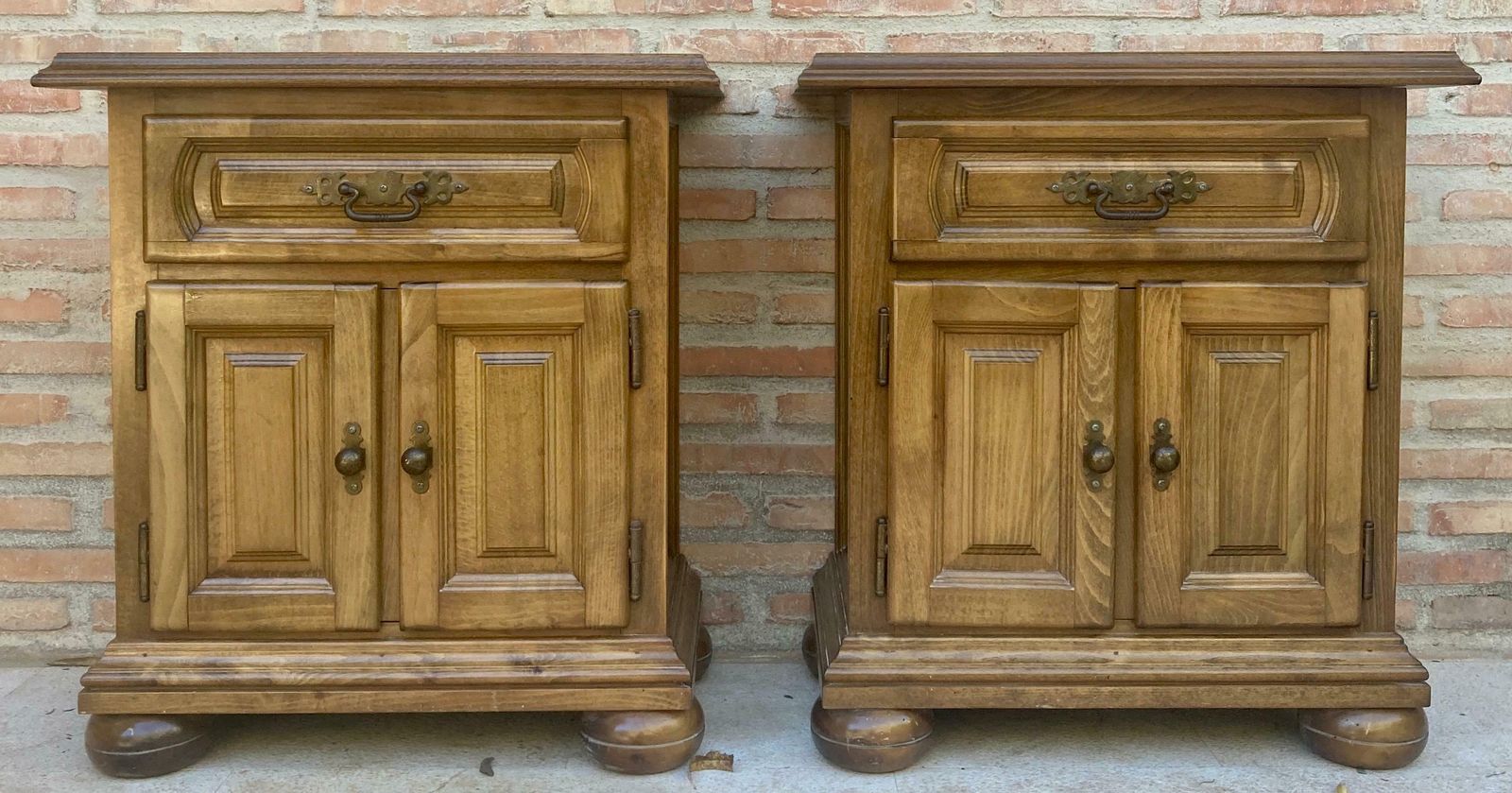 Tables de chevet espagnoles mid-century, années 1960, lot de 2 photo furniture