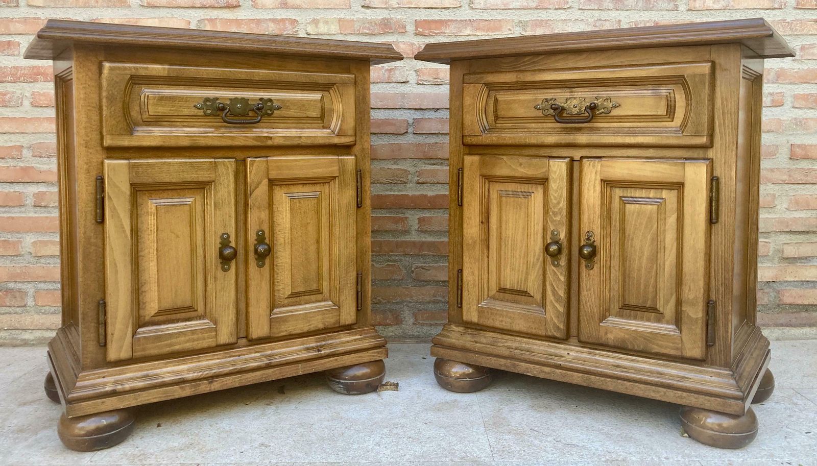 Tables de chevet espagnoles mid-century, années 1960, lot de 2 photo Mobilier