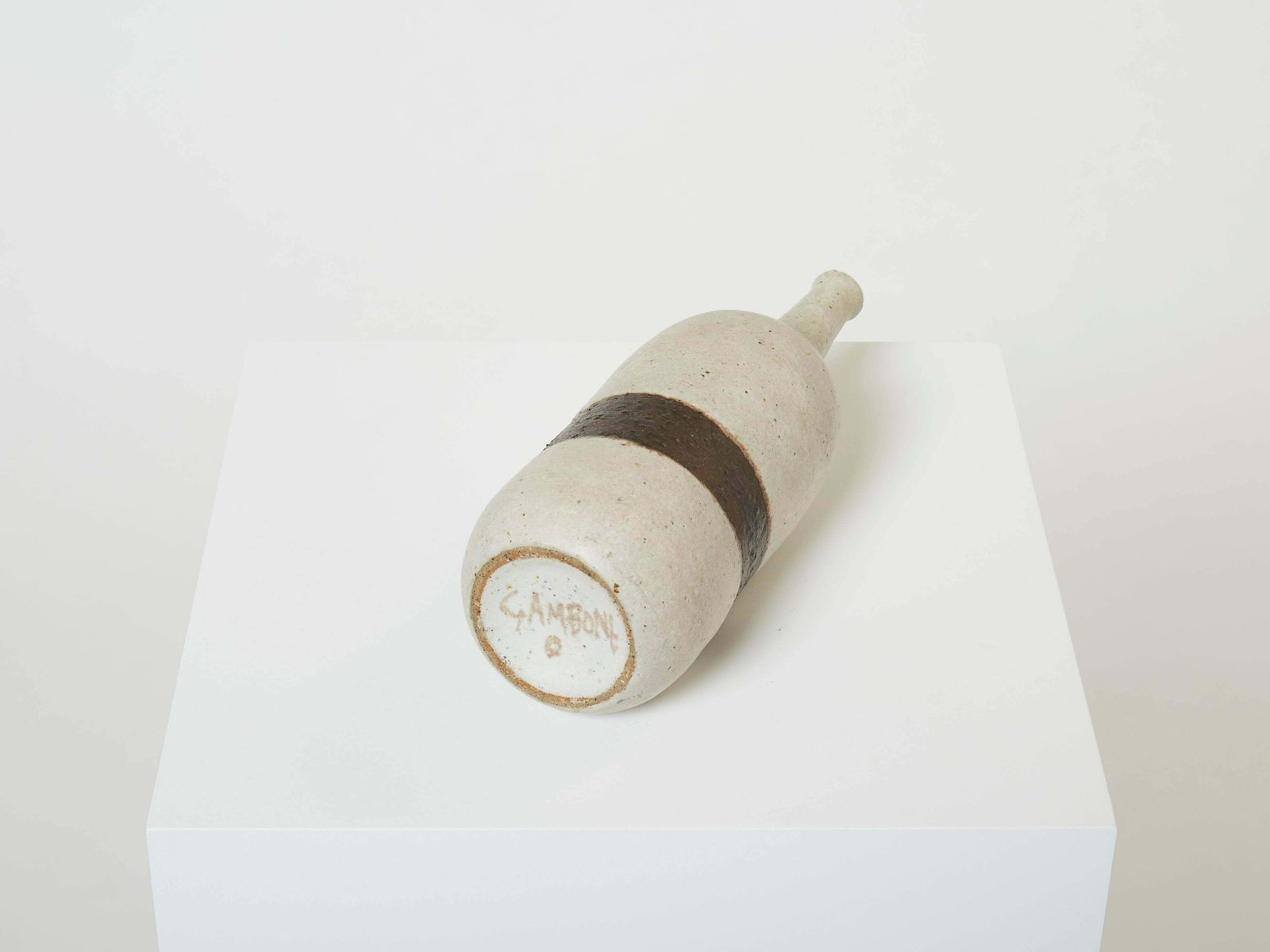 Vase en grès émaillé Bruno Gambone, greige brun, 1970 photo vinterior