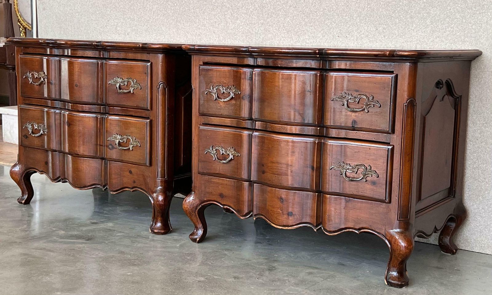 Pair Of Italian Baroque Burled Walnut Chests Of Nightstands photo 3722.0