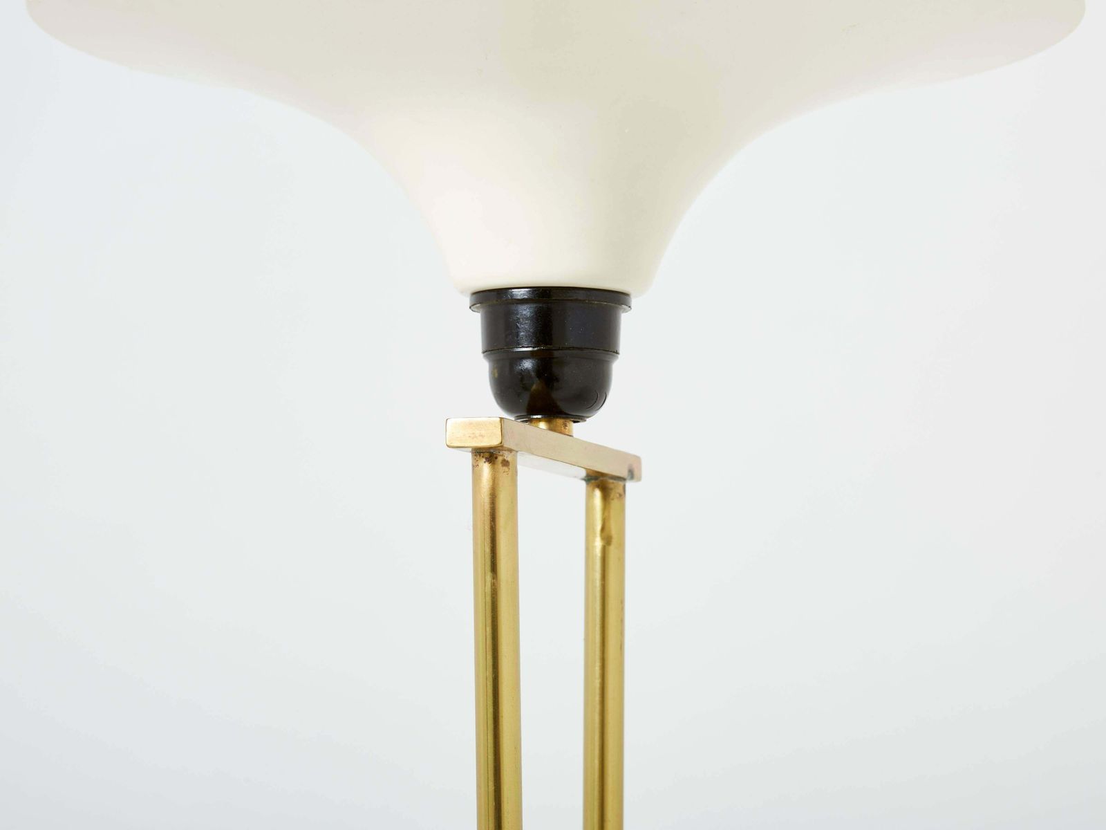 photo furniture Lampadaire Stilnovo en laiton et opaline, socle en marbre, années 1960