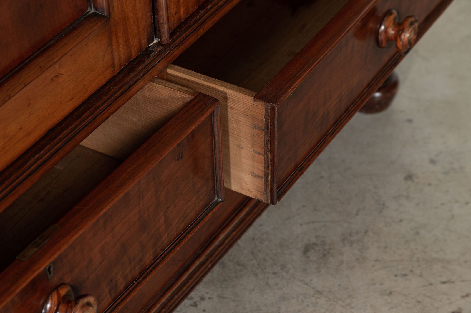 photo furniture 19thc English Mahogany Glazed Bookcase